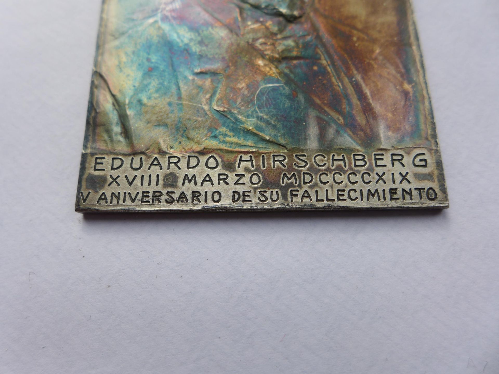 A CASED WHITE METAL EDUARDO HIRSCHBERG UNIFACE PLAQUE DATED 18TH MARCH 1919 BY F TROJANA, 72MM BY - Image 4 of 6