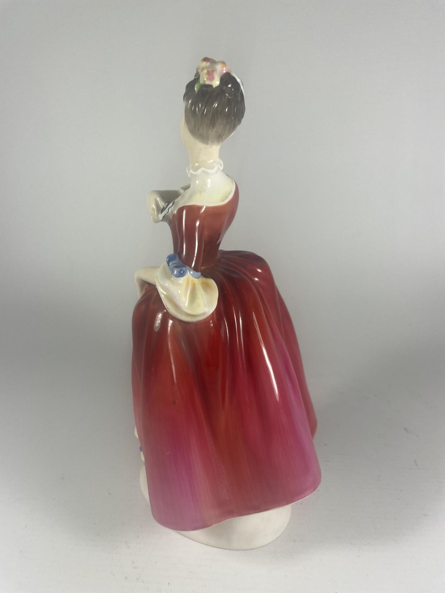 A ROYAL DOULTON 'MASQUERADE' HN2259 FIGURE - Image 2 of 5