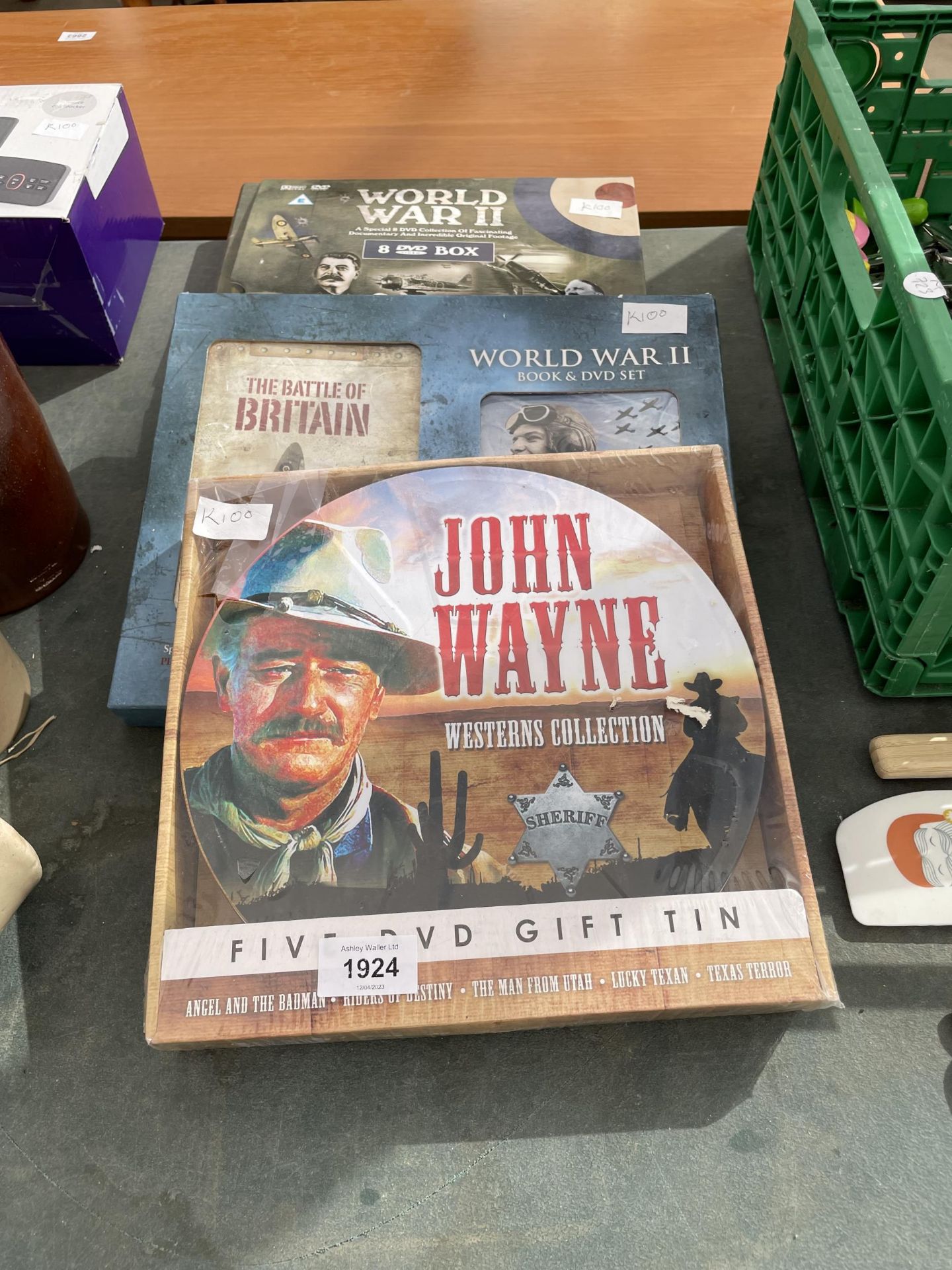 AN ASSORTMENT OF WESTERN AND WAR BOOK AND DVD SETS