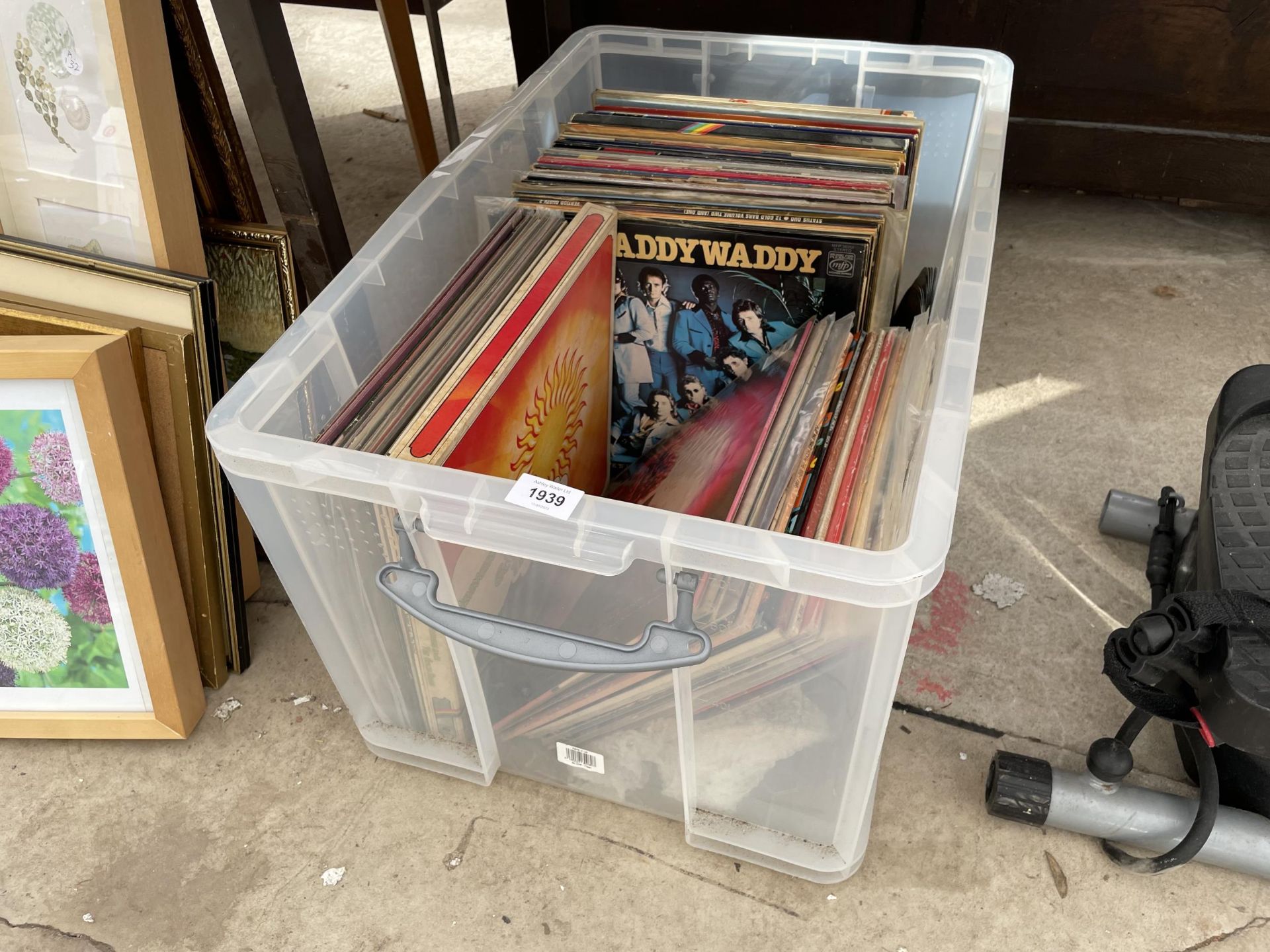 A LARGE ASSORTMENT OF LP RECORDS