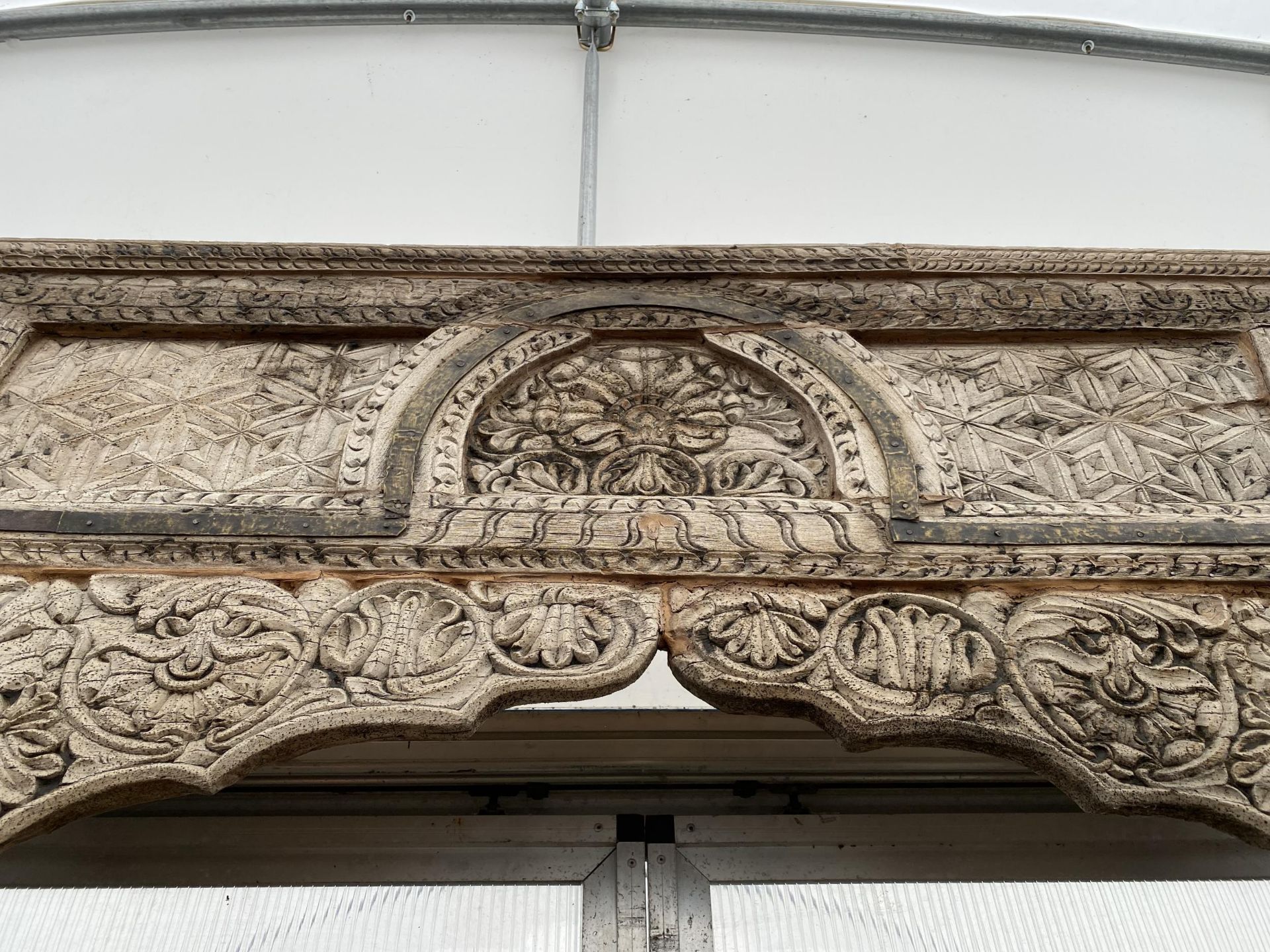 A VINTAGE HEAVILY CARVED ARCHWAY, 105 X 76" - Image 3 of 5