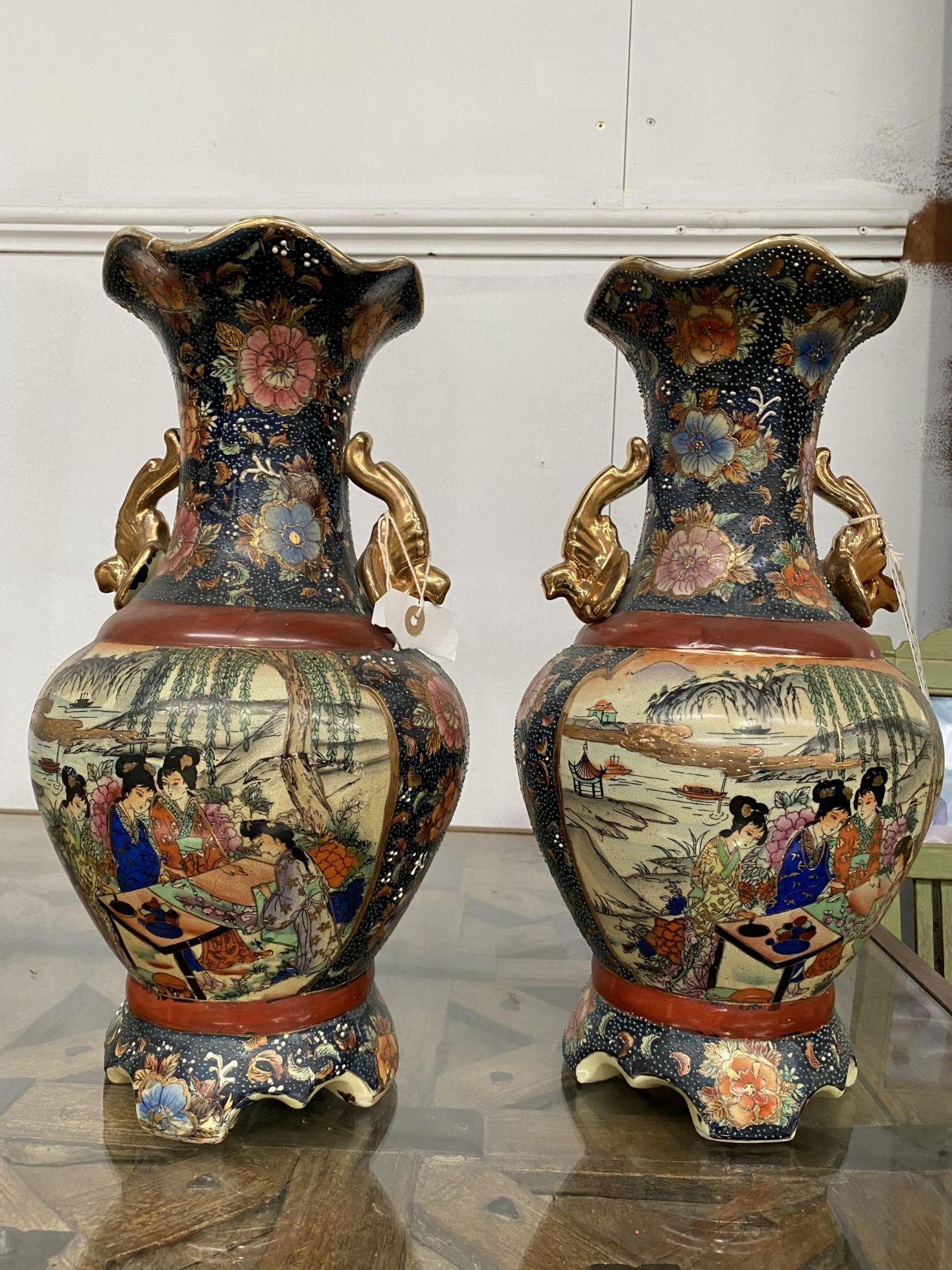 A MIXED LOT OF FOUR ORIENTAL VASES - Image 2 of 5