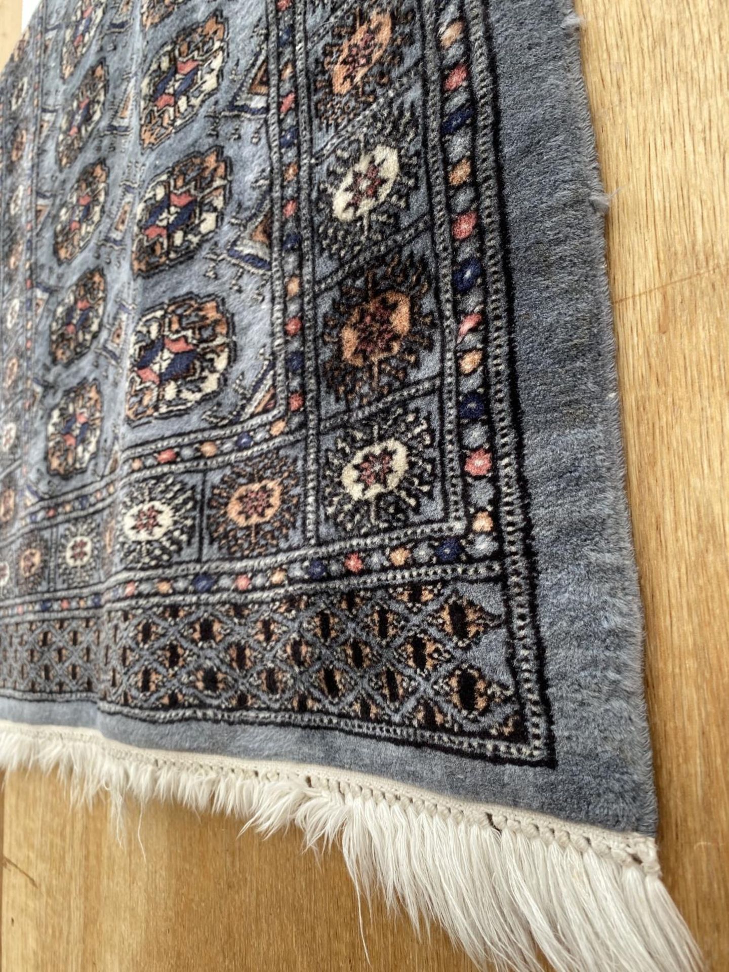 A BLACK PATTERNED FRINGED RUG - Image 2 of 3