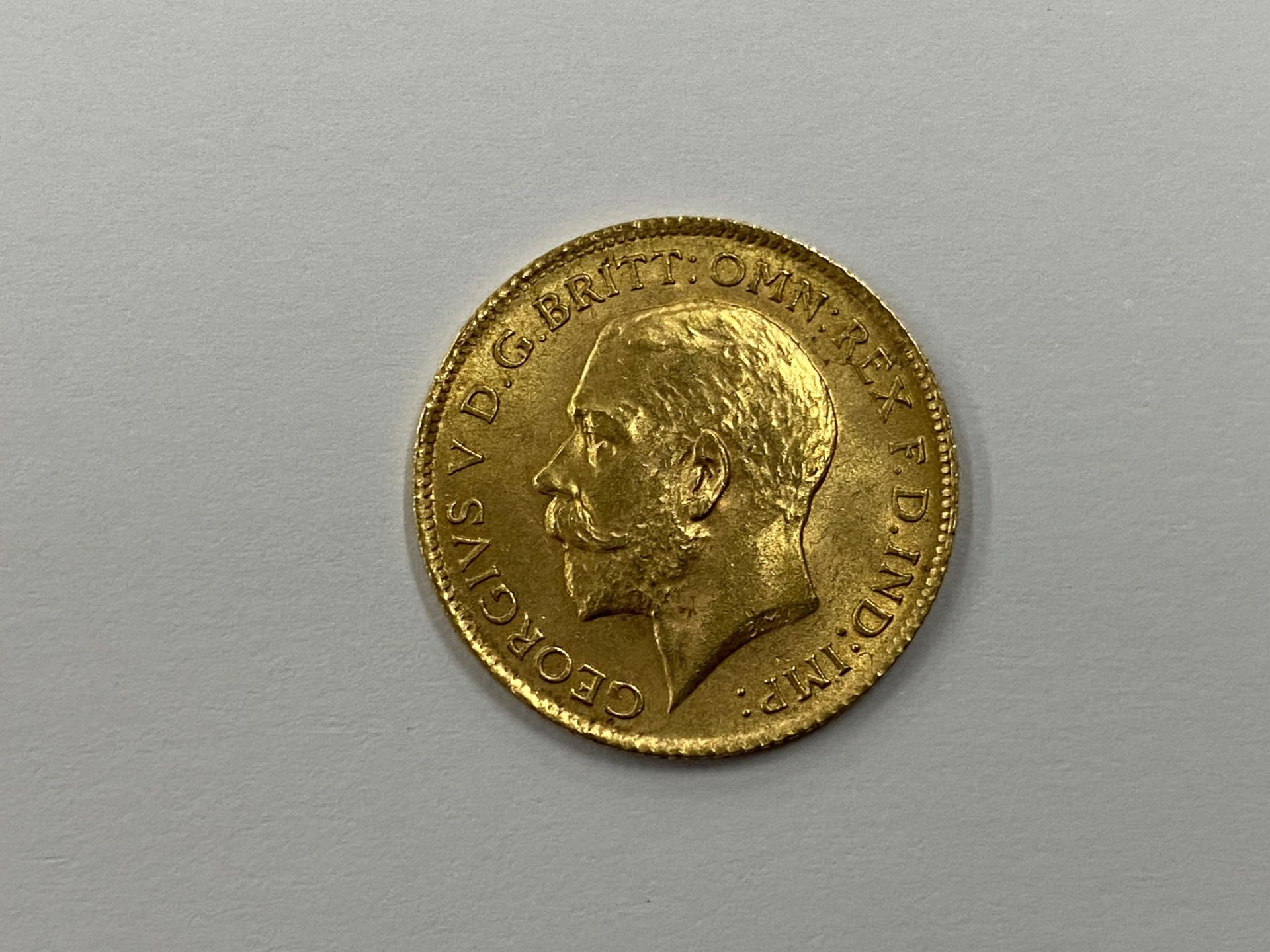 A GEORGE V 1914 GOLD HALF SOVEREIGN COIN - Image 2 of 2