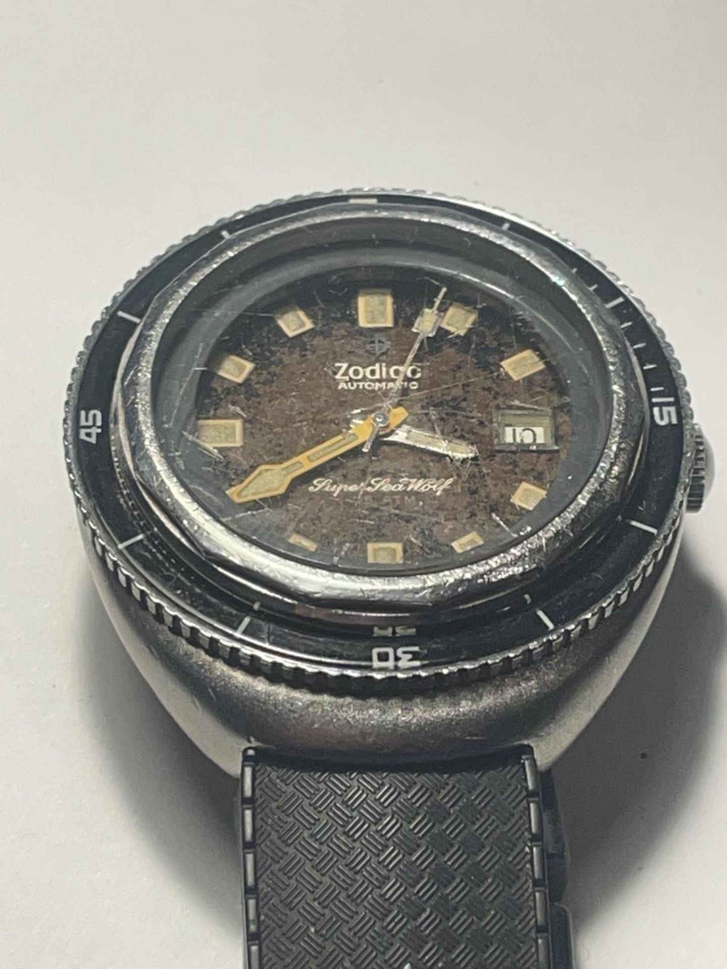 A ZODIAC SUPER SEAWORT AUTOMATIC DIVERS WRIST WATCH SEEN WORKING BUT NO WARRANTY - Image 2 of 3