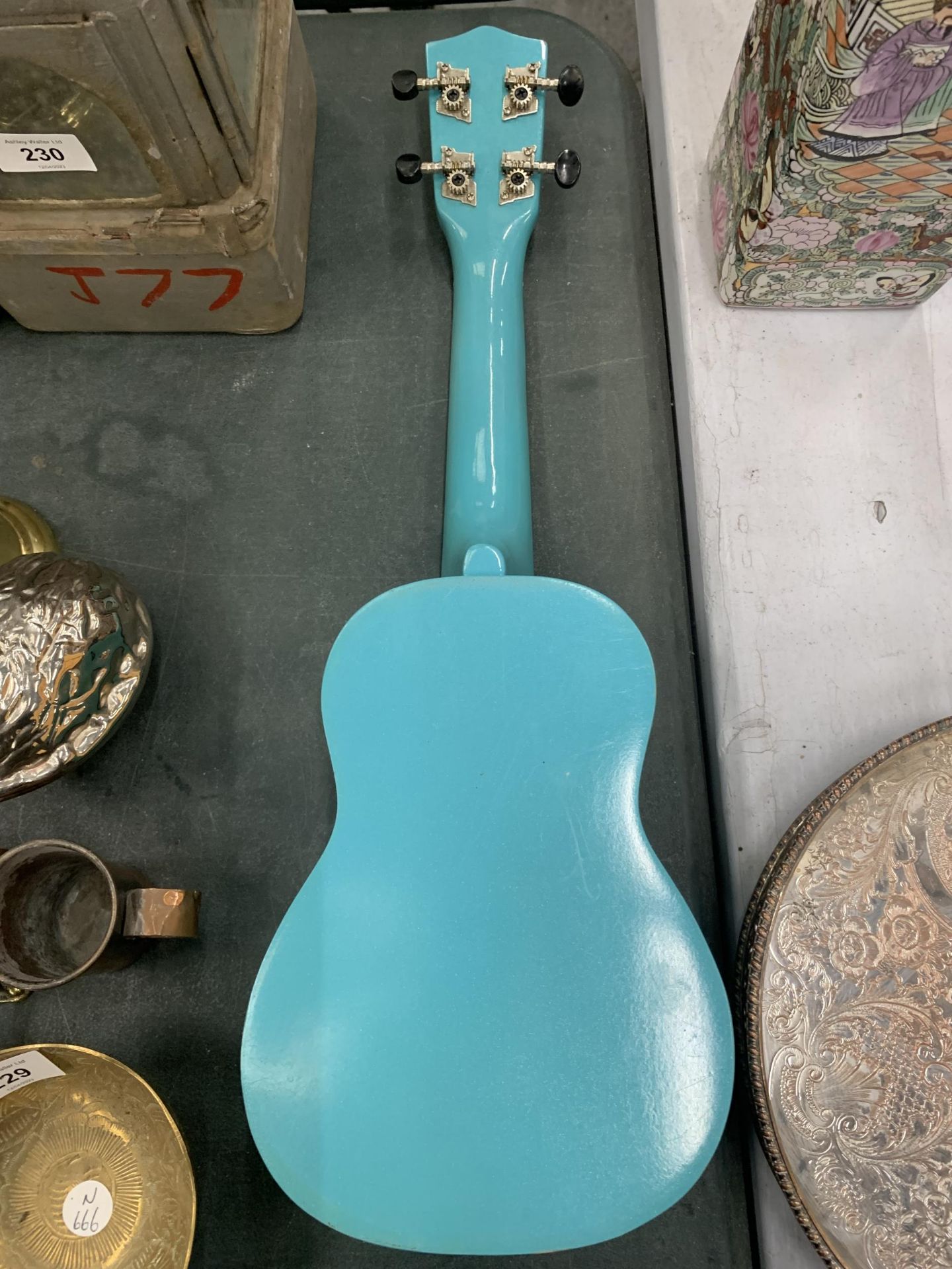 A 'TIGER' TURQUOISE COLOURED UKELELE - Image 4 of 5