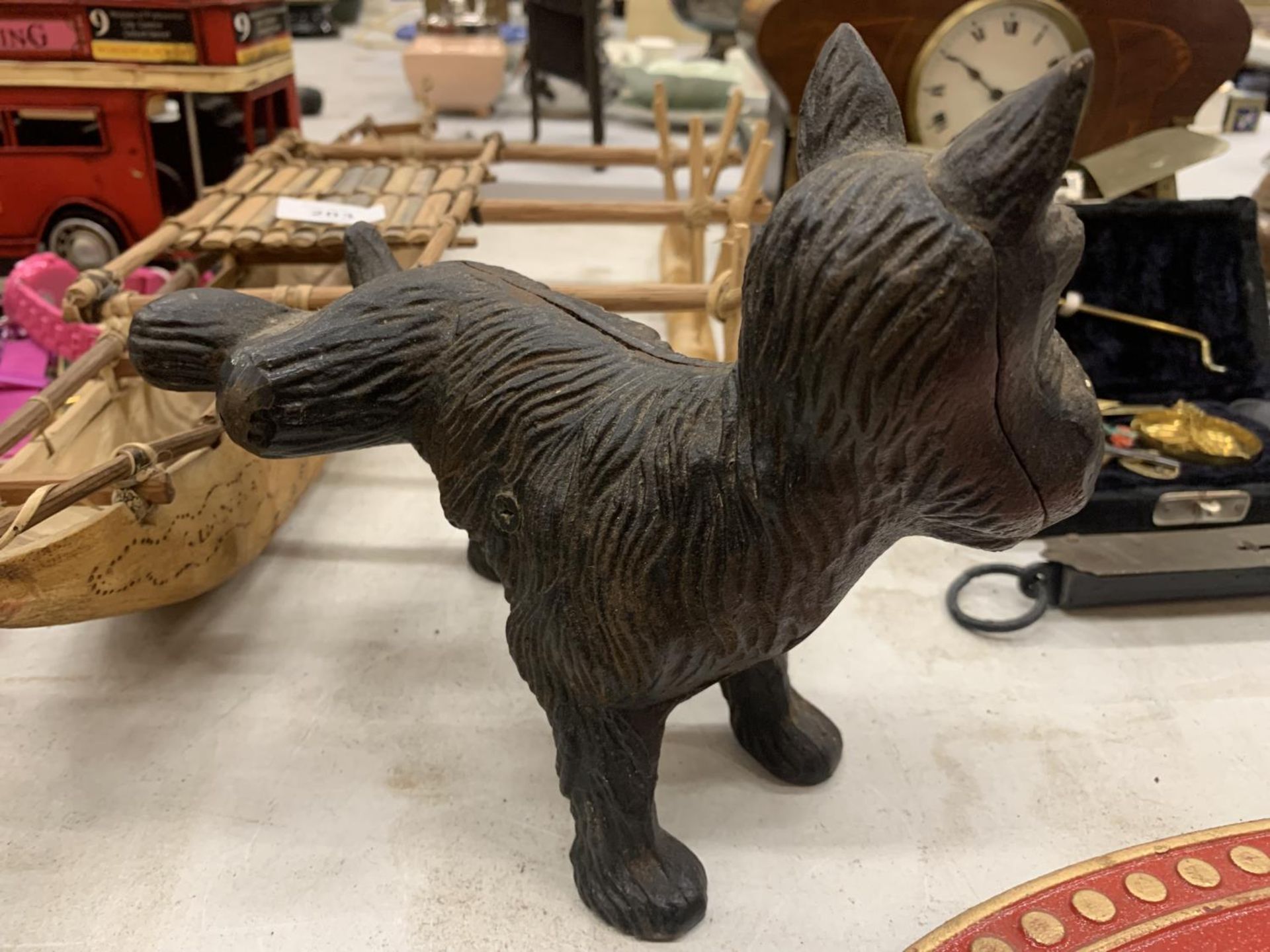 A CAST MMODEL OF A SCOTTIE DOG COCKING ITS LEG HEIGHT 17CM, LENGTH 20CM - Image 3 of 4