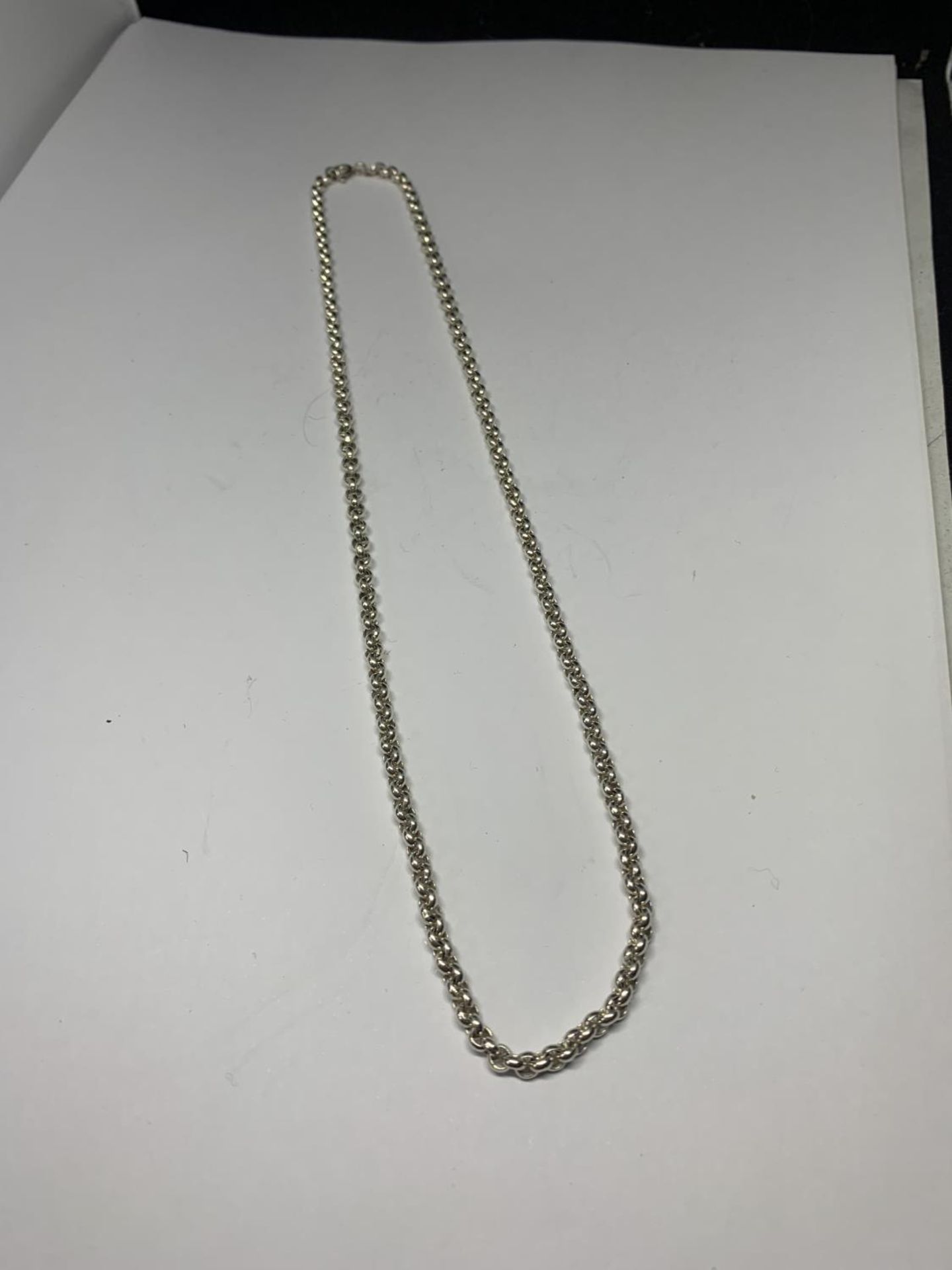 A SILVER BELCHER CHAIN NECKLACE LENGTH 18 INCHES