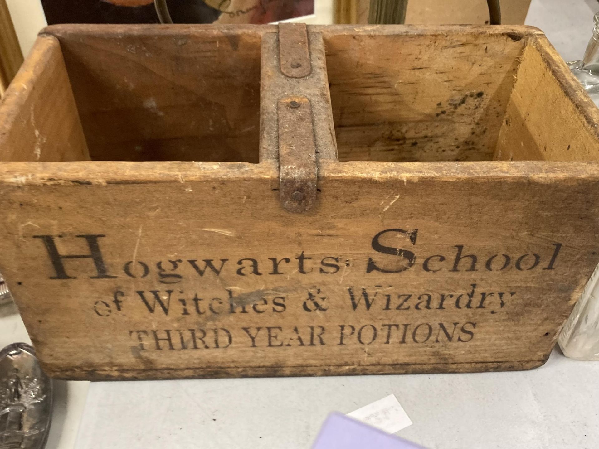 A HOGWARTS SCHOOL OF WITCHES AND WIZARDRY POTIONS AND SPELLS WOODEN BOX WITH THREE GLASS BOTTLES - Image 3 of 4