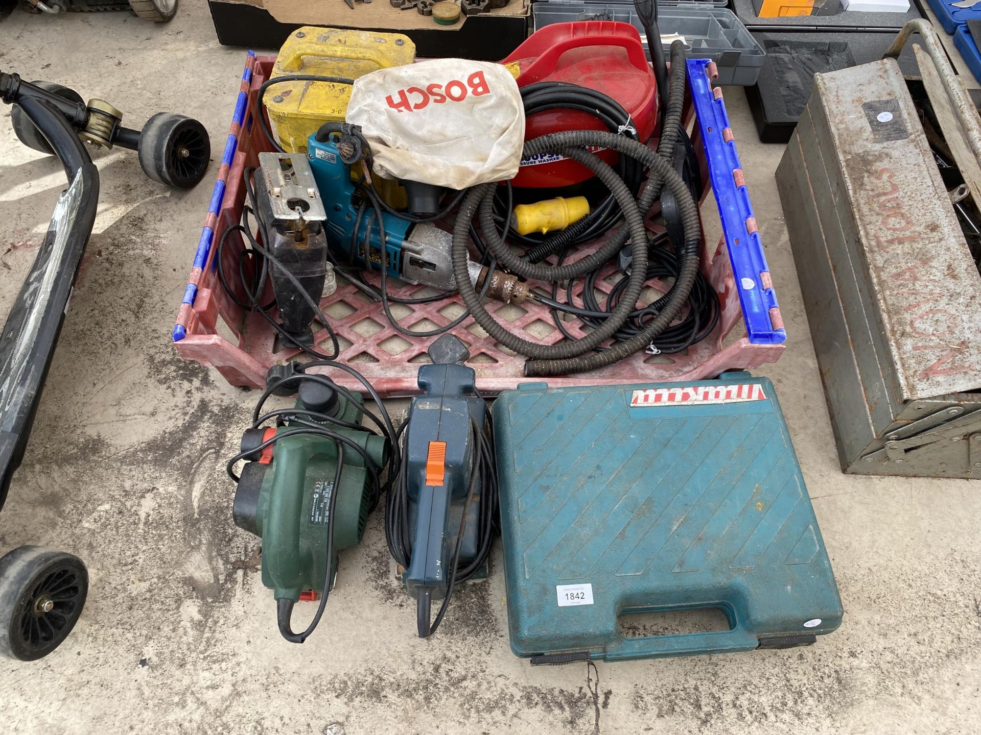 AN ASSORTMENT OF TOOLS TO INCLUDE A 110V TRANSFORMER, AN ELECTRIC WOOD PLANE AND A SANDER ETC