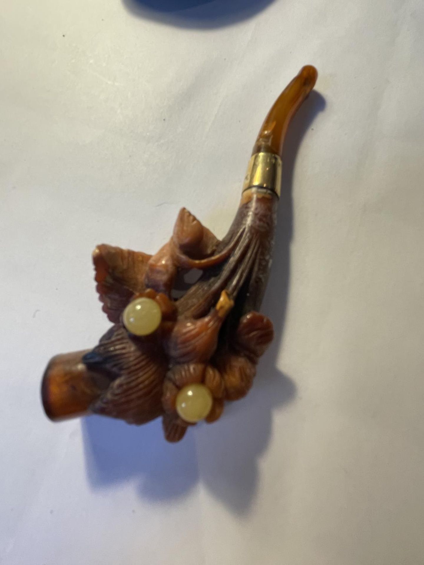 A MEERSCHAUN FOLIATE CARVED PIPE WITH 18 CARAT GOLD COLLAR MARKED 1893 WITH ORIGINAL CASE - Image 2 of 6