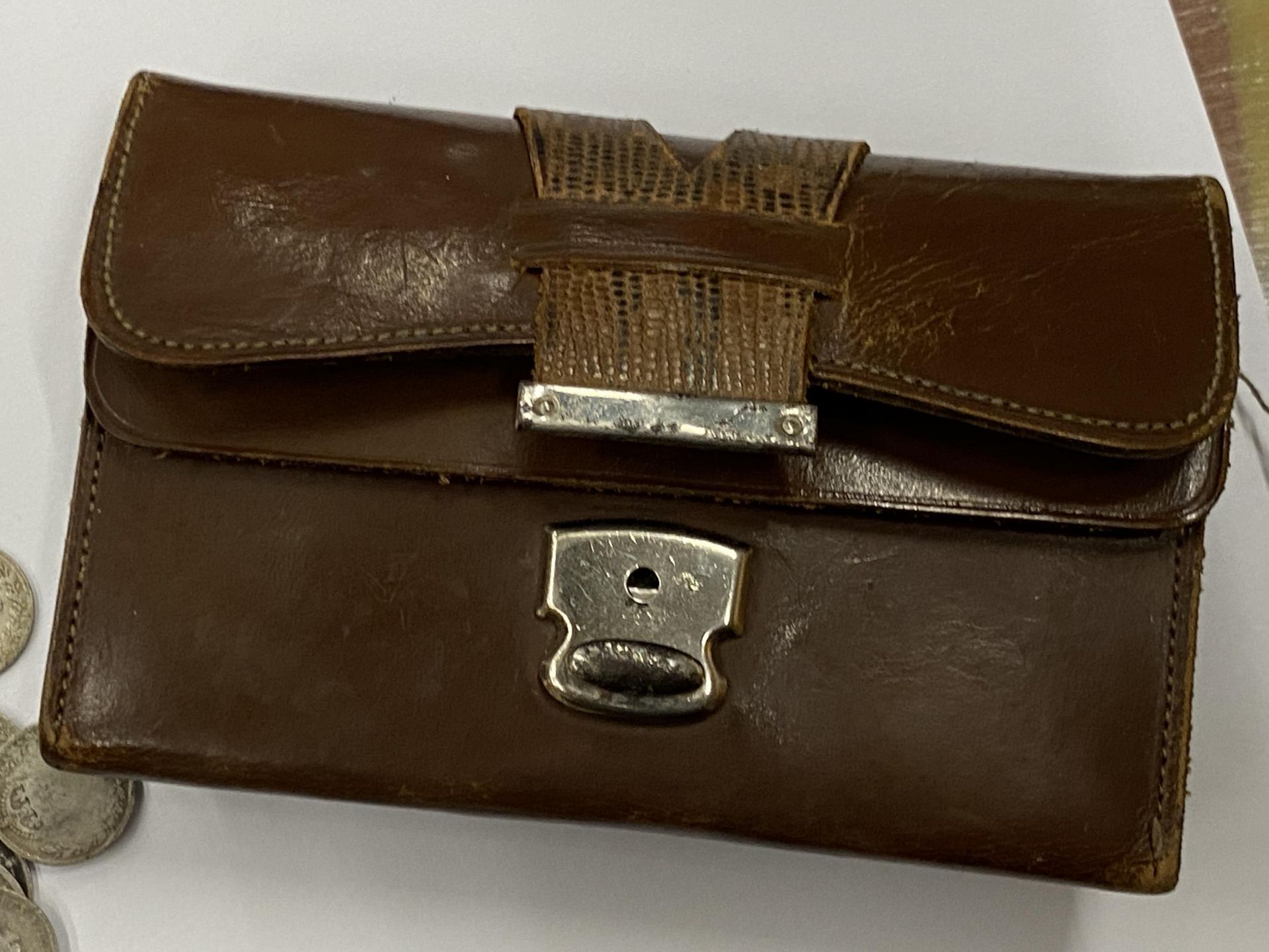 A LEATHER WALLET OF MAINLY PRE 1920 SILVER THREEPENCES AND A VICTORIAN 1887 COIN BROOCH - Image 6 of 6