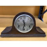 A WESTMINSTER CHIMING MAHOGANY CASED MANTLE CLOCK