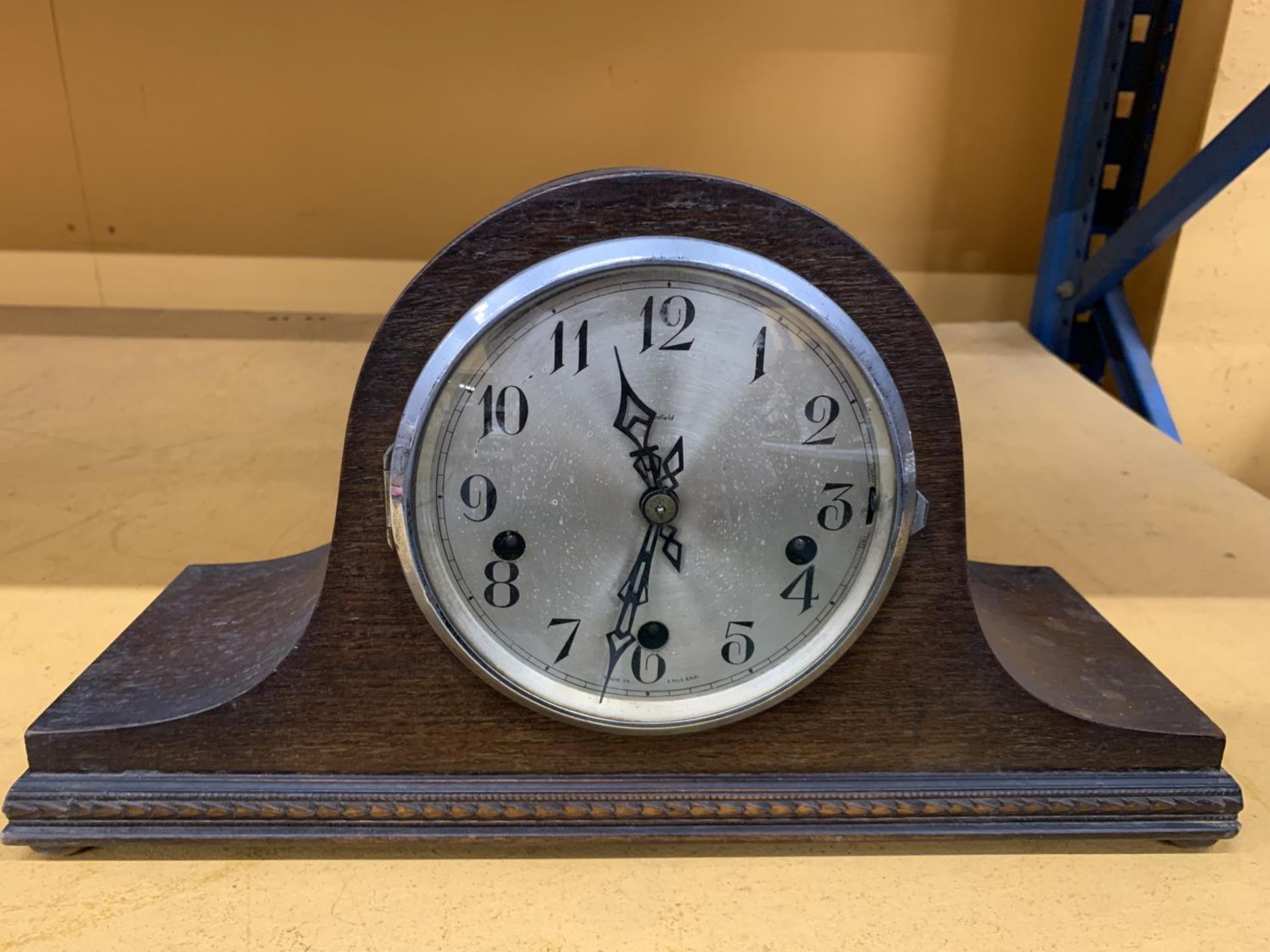 A WESTMINSTER CHIMING MAHOGANY CASED MANTLE CLOCK