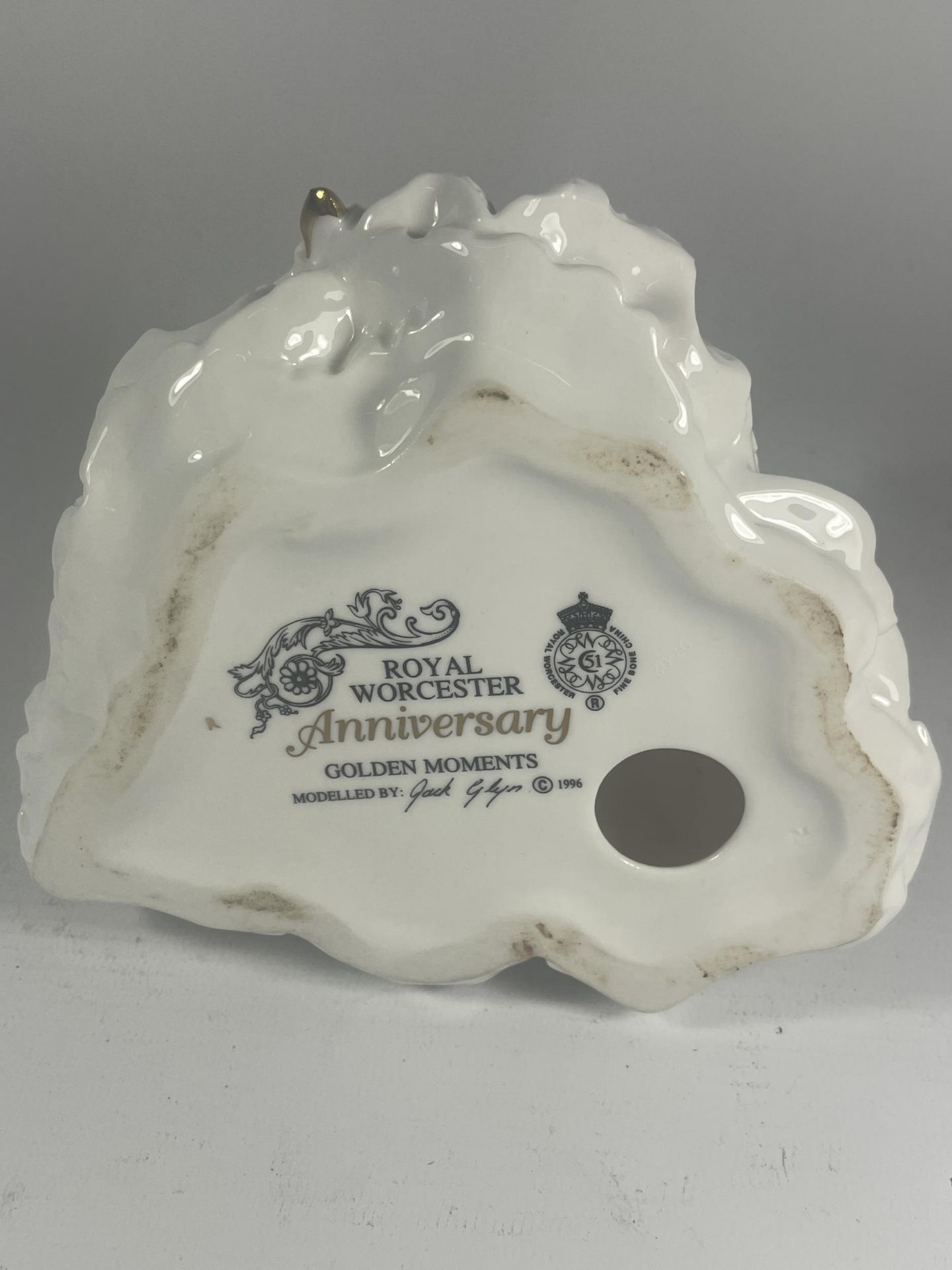 A ROYAL WORCESTER GOLDEN MOMENTS 'ANNIVERSARY' FIGURE - Image 4 of 4