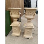 A PAIR OF VINTAGE CAST IRON URN PLANTERS ON PEDESTAL BASES (H:68CM D:28CM)