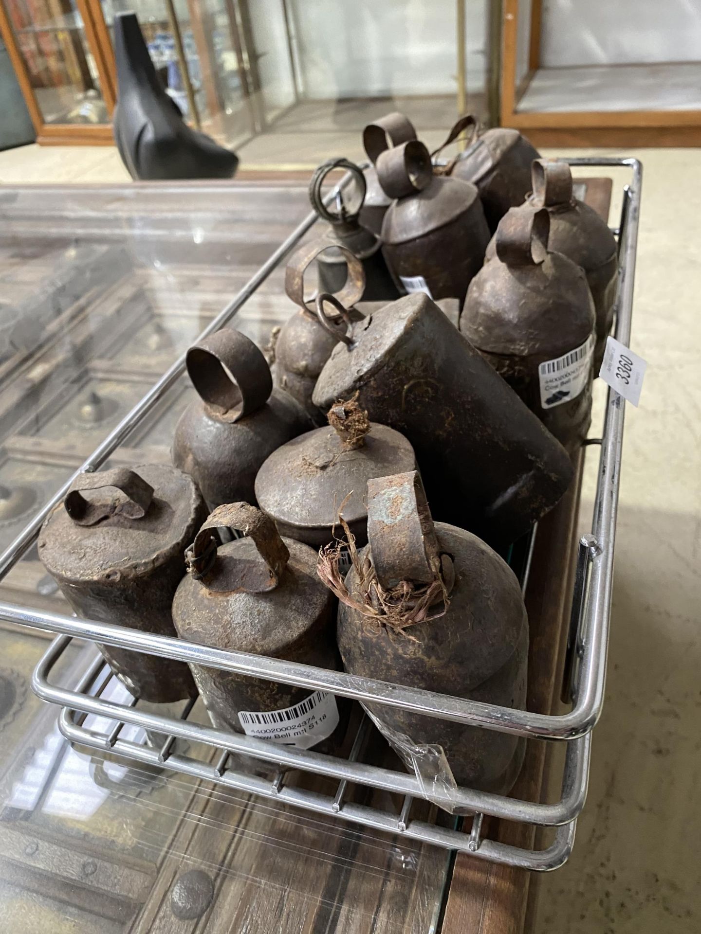 A MIXED LOT OF VINTAGE COW BELLS - Image 2 of 2