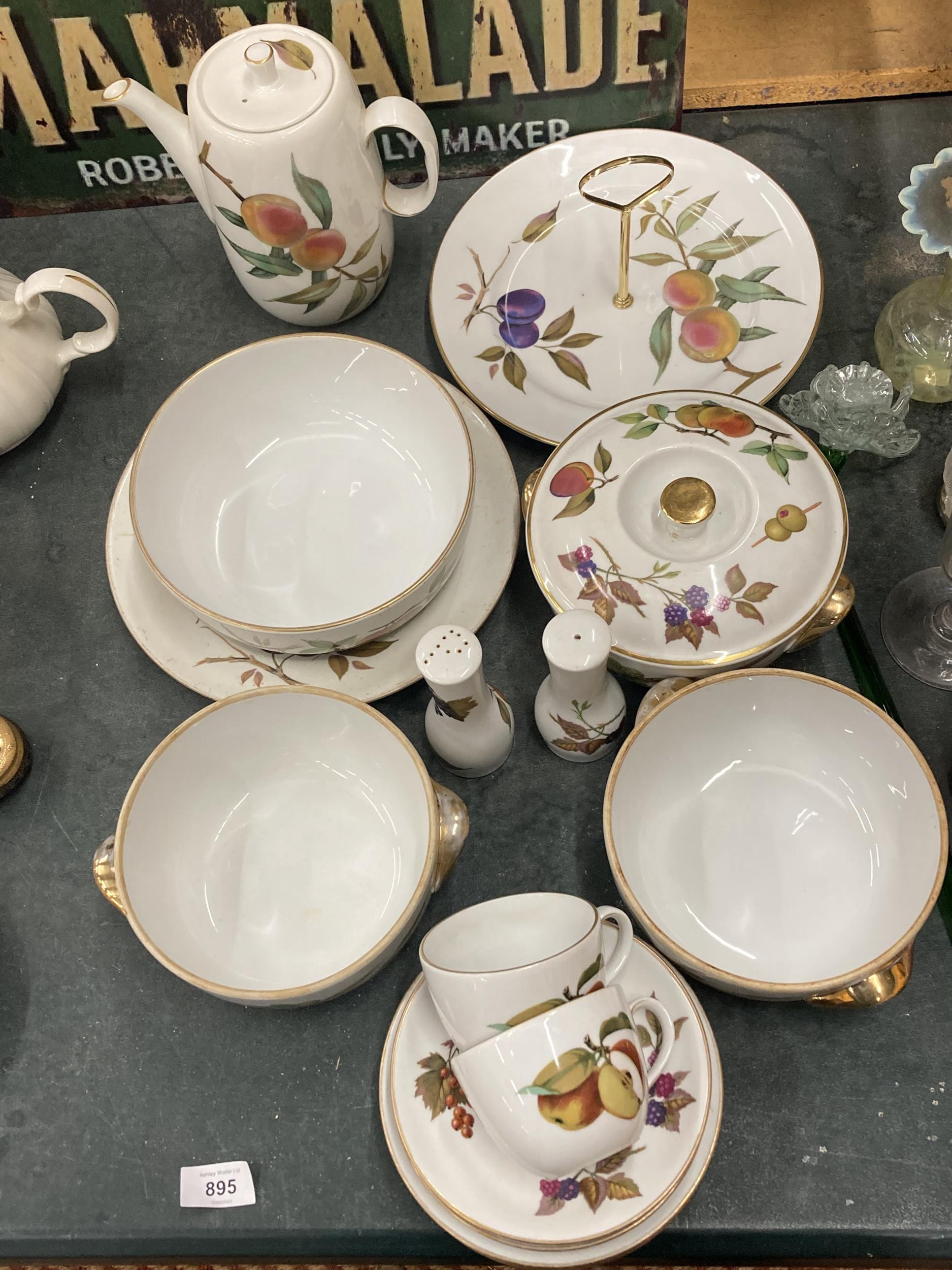 A QUANTITY OF ROYAL WORCESTER 'EVESHAM' DINNERWARE TO INCLUDE SERVING DISHES, A COFFEE POT, CRUET