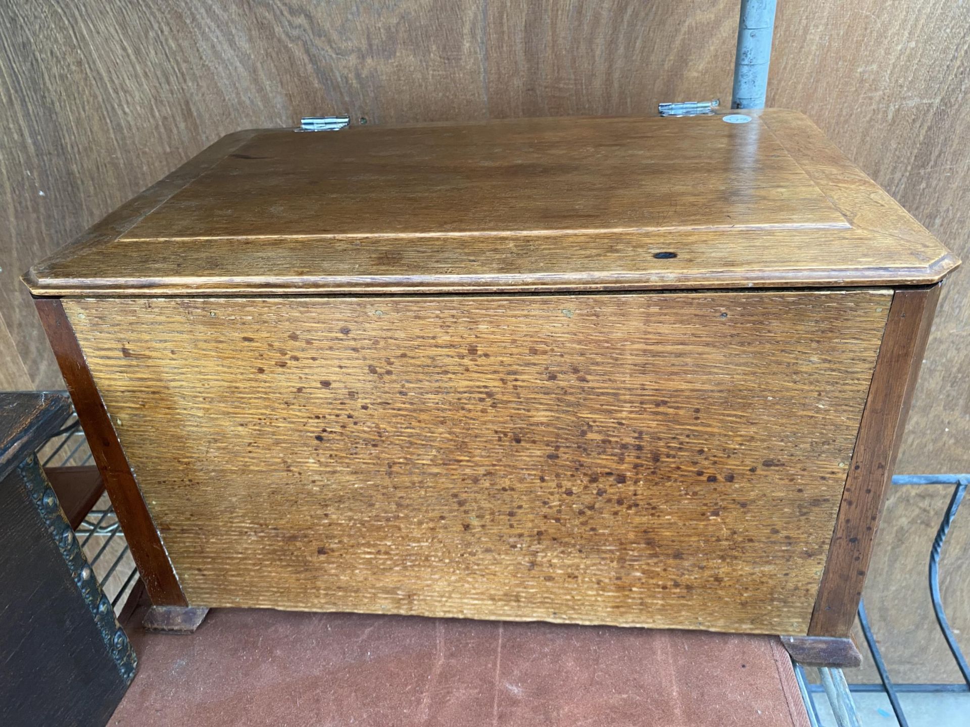 TWO DECORATIVE VINTAGE WOODEN STORAGE BOXES - Image 2 of 9