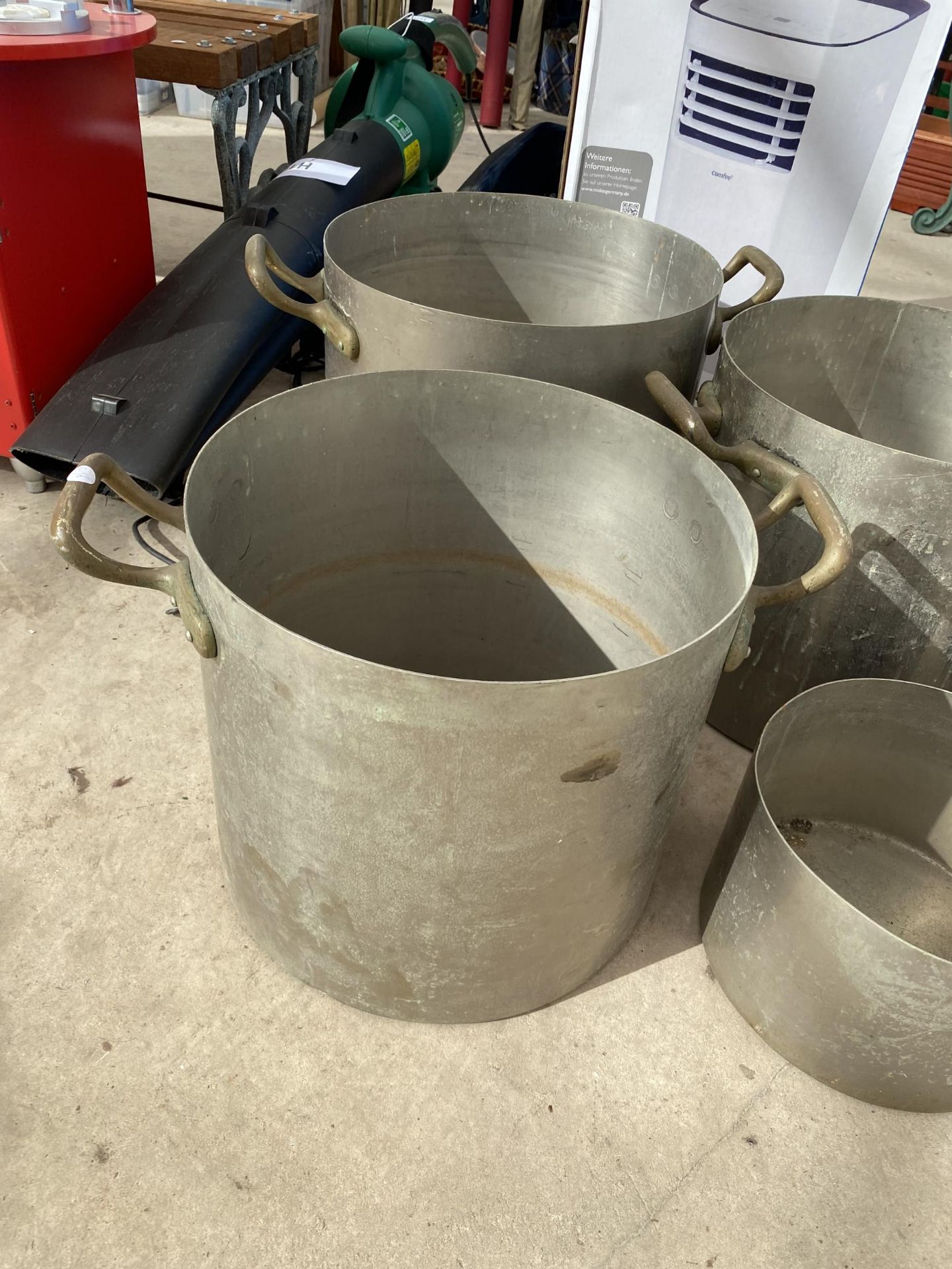 FOUR LARGE HEAVY DUTY COOKING POTS WITH BRASS HANDLES - Image 2 of 4