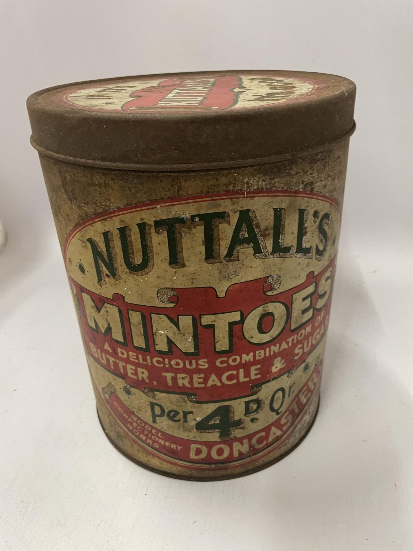 A VINTAGE 'NUTTALL'S' MINTOES TIN