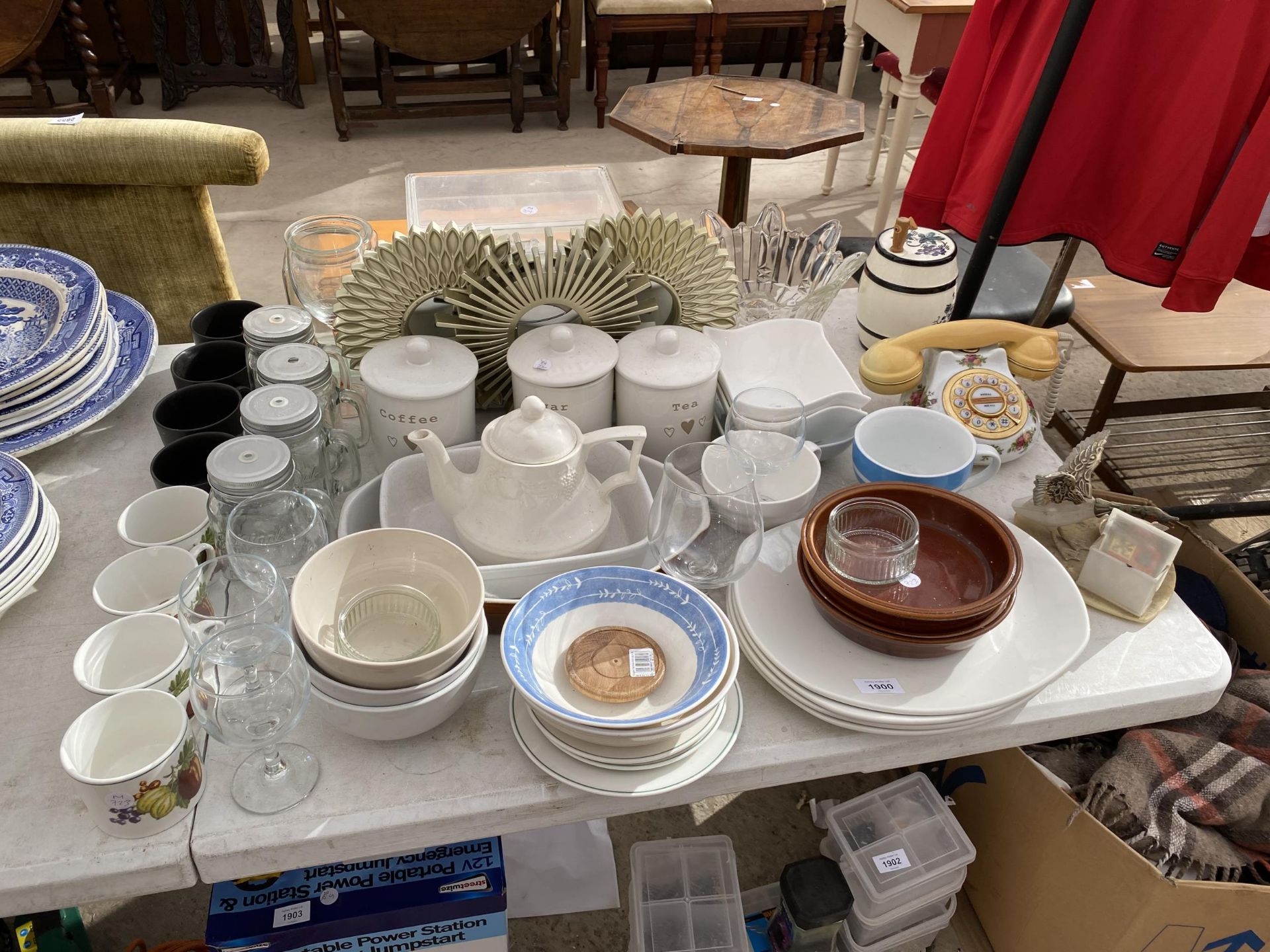 AN ASSORTMENT OF CERMAIC ITEMS TO INCLUDE A ROYAL ALBERT TELEPHONE, CADDIES AND CUPS ETC