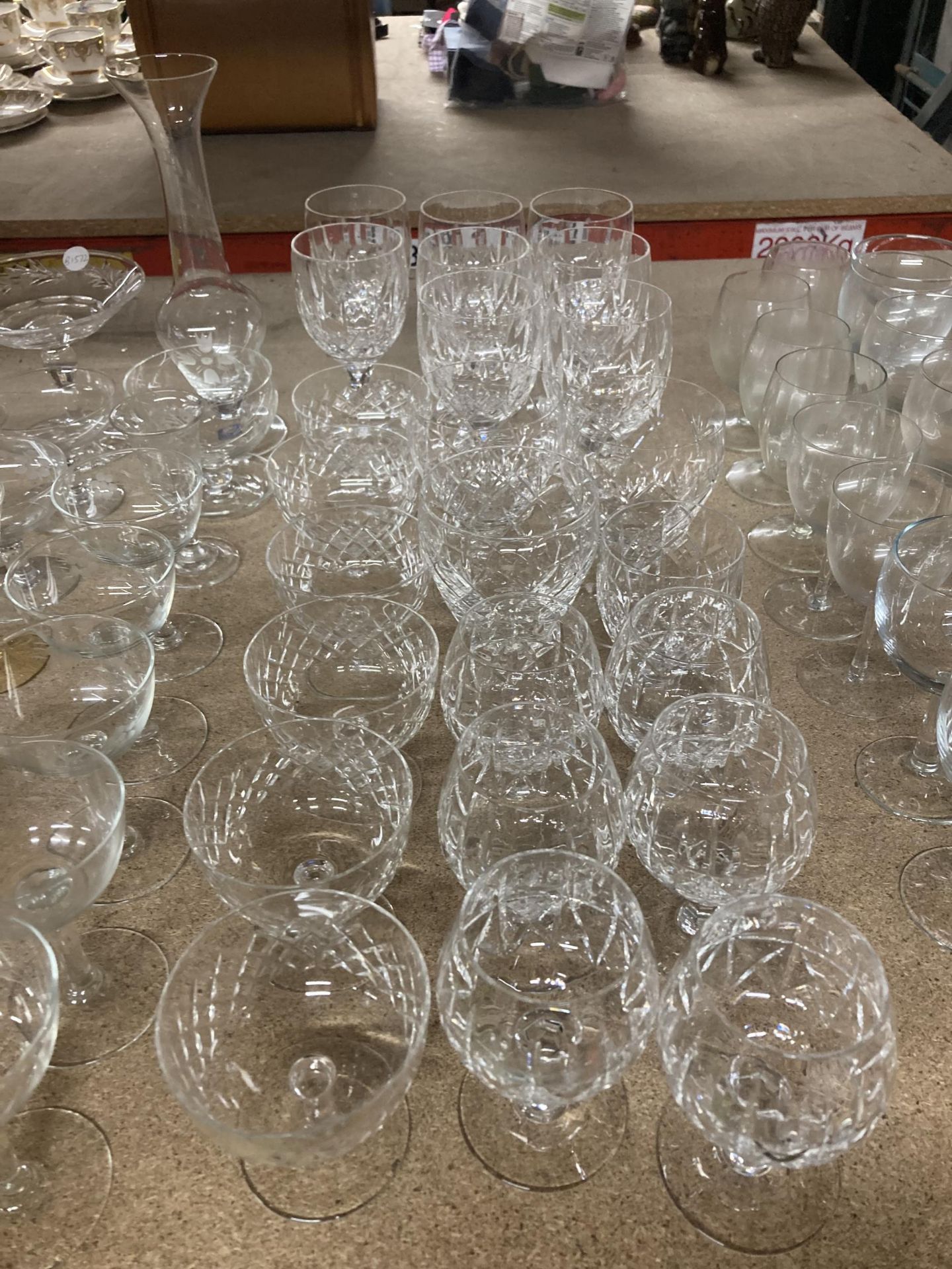 A VERY LARGE QUANTITY OF GLASSES TO INCLUDE WINE, SHERRY, BRANDY, COCKTAIL, PORT, LICQUOR, ETC - Image 3 of 7