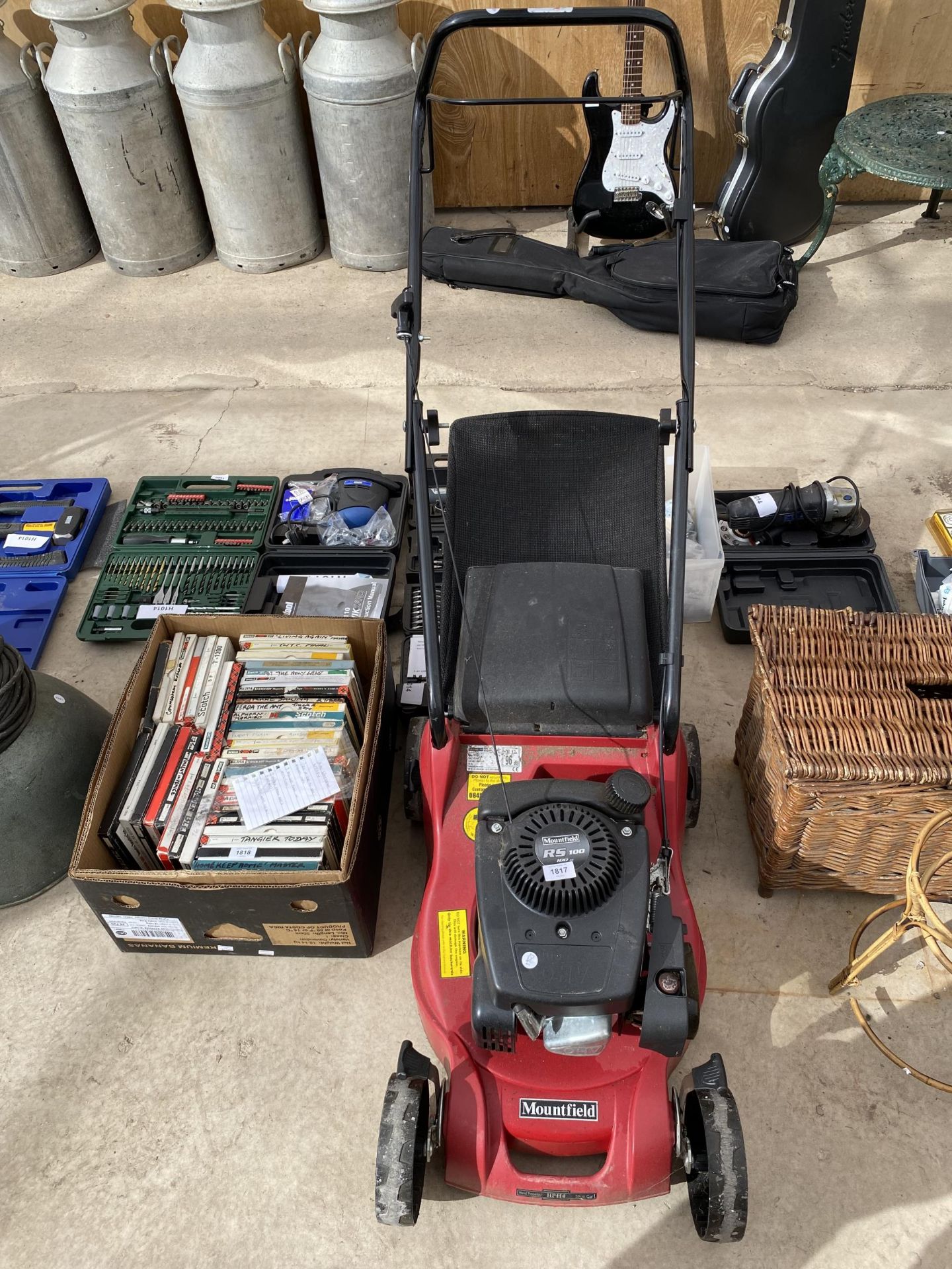 A MOUNTFIELD HP414 PETROL LAWN MOWER COMPLETE WITH GRASS BOX