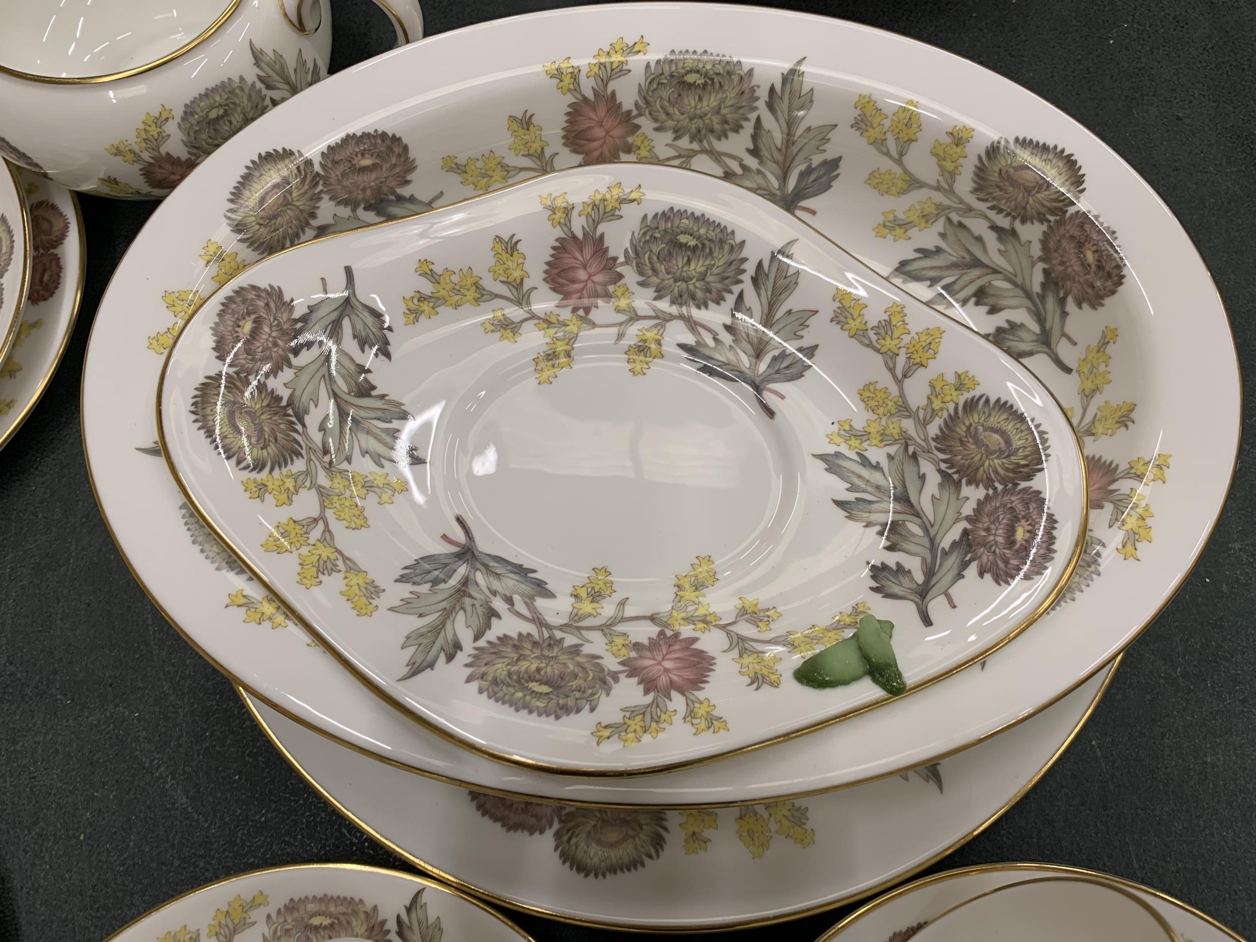 A LARGE QUANTITY WEDGWOOD 'DITCHFIELD' DINNER SERVICE TO INCLUDE SERVING TUREENS, VARIOUS SIZES OF - Image 4 of 8