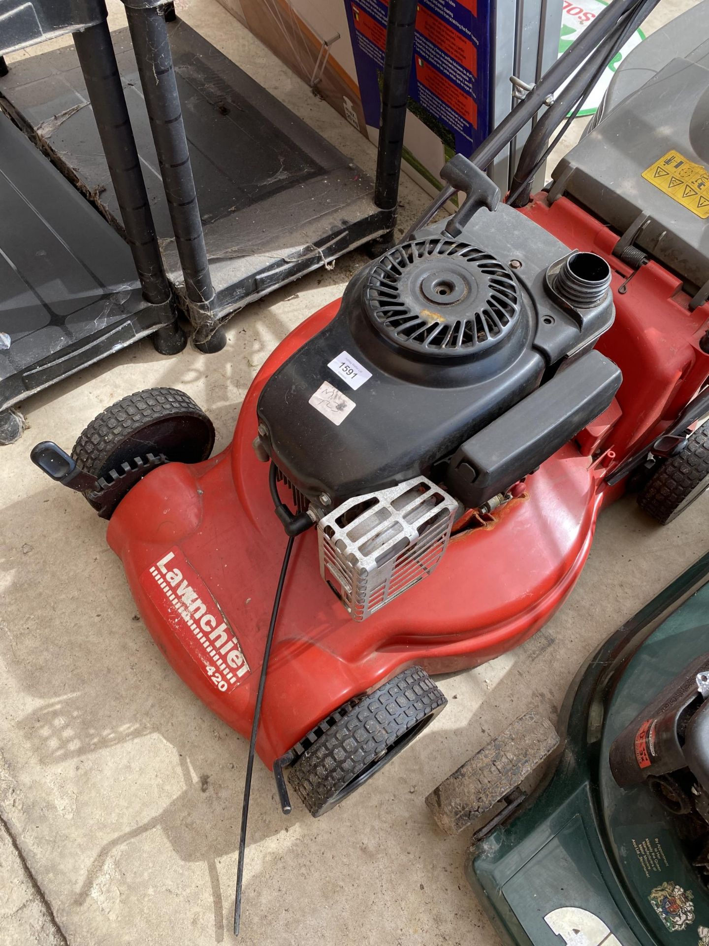 A LAWNCHIEF PETROL ENGINE LAWN MOWER - Image 2 of 3