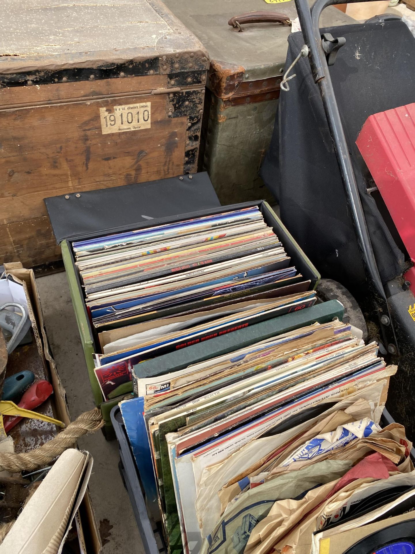 AN ASSORTMENT OF CDS AND LP RECORDS - Image 3 of 3