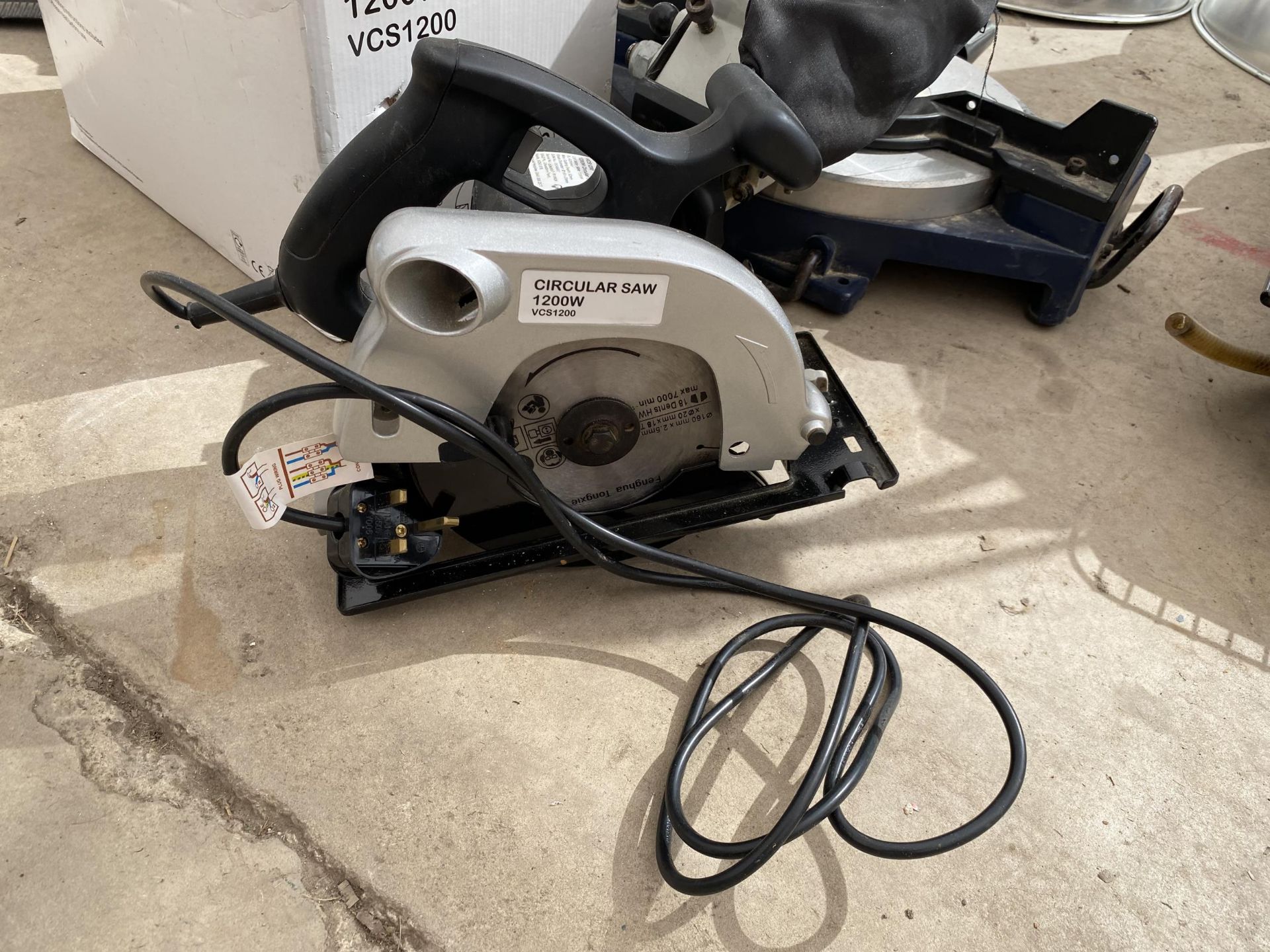 AN ELECTRIC MITRE SAW AND A FURTHER CIRCULAR SAW - Image 2 of 3