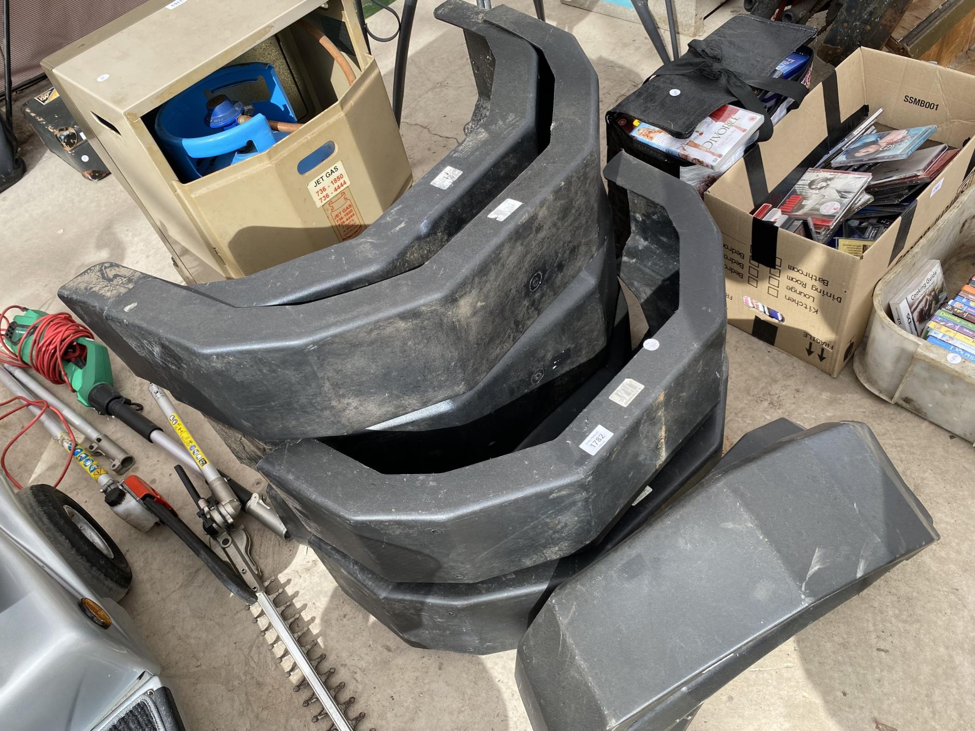 NINE AS NEW TRAILER MUDGUARDS - Image 2 of 2