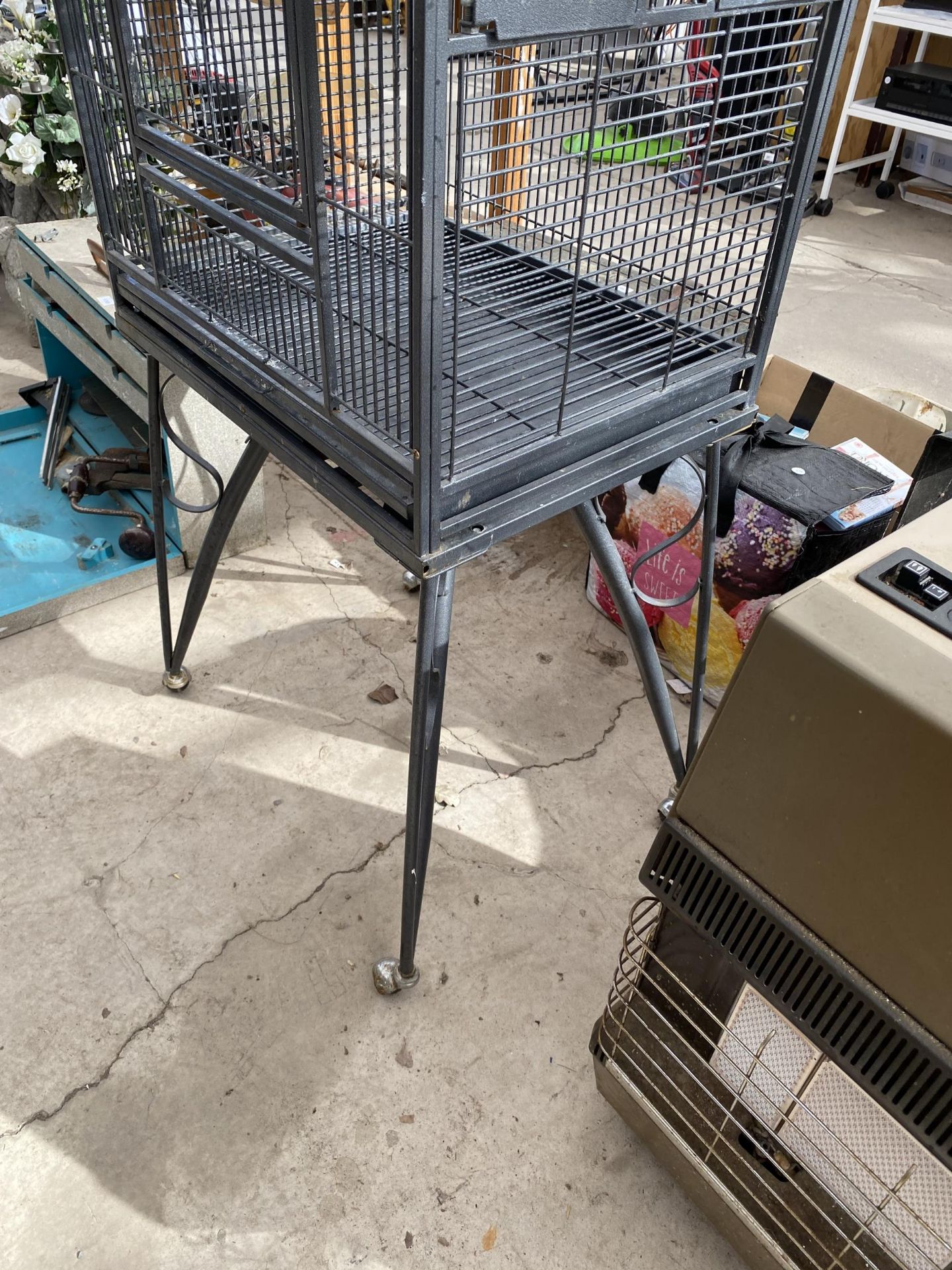 A LARGE METAL PARROT CAGE ON WHEELED BASE - Image 3 of 3