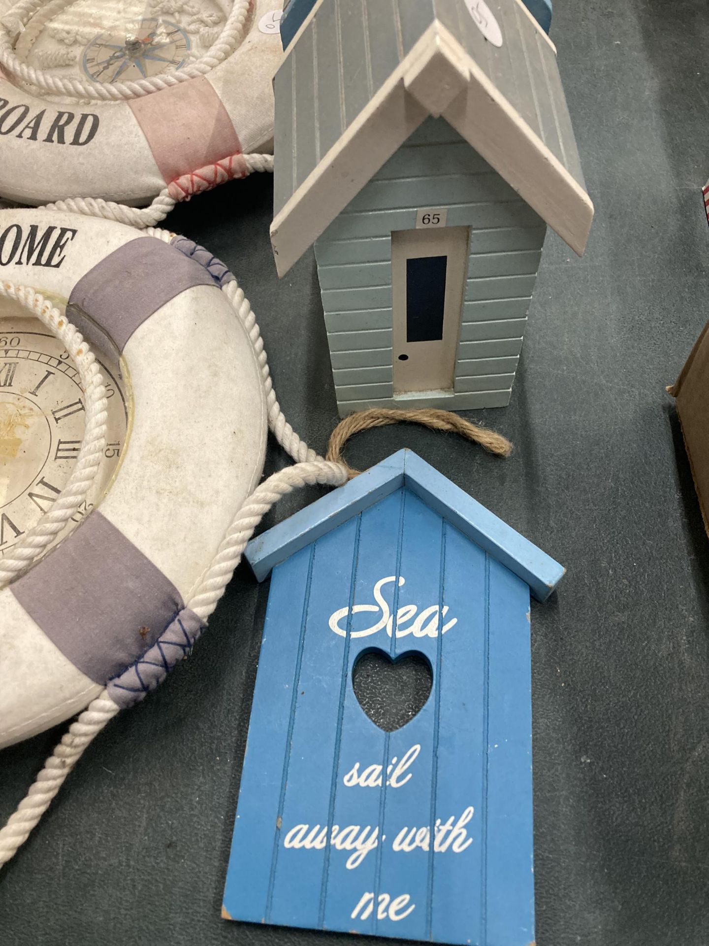 A QUANTITY OF BEACH HOMEWARE TO INCLUDE HUTS, CLOCKS, LIGHTHOUSE, ETC., - Image 2 of 6