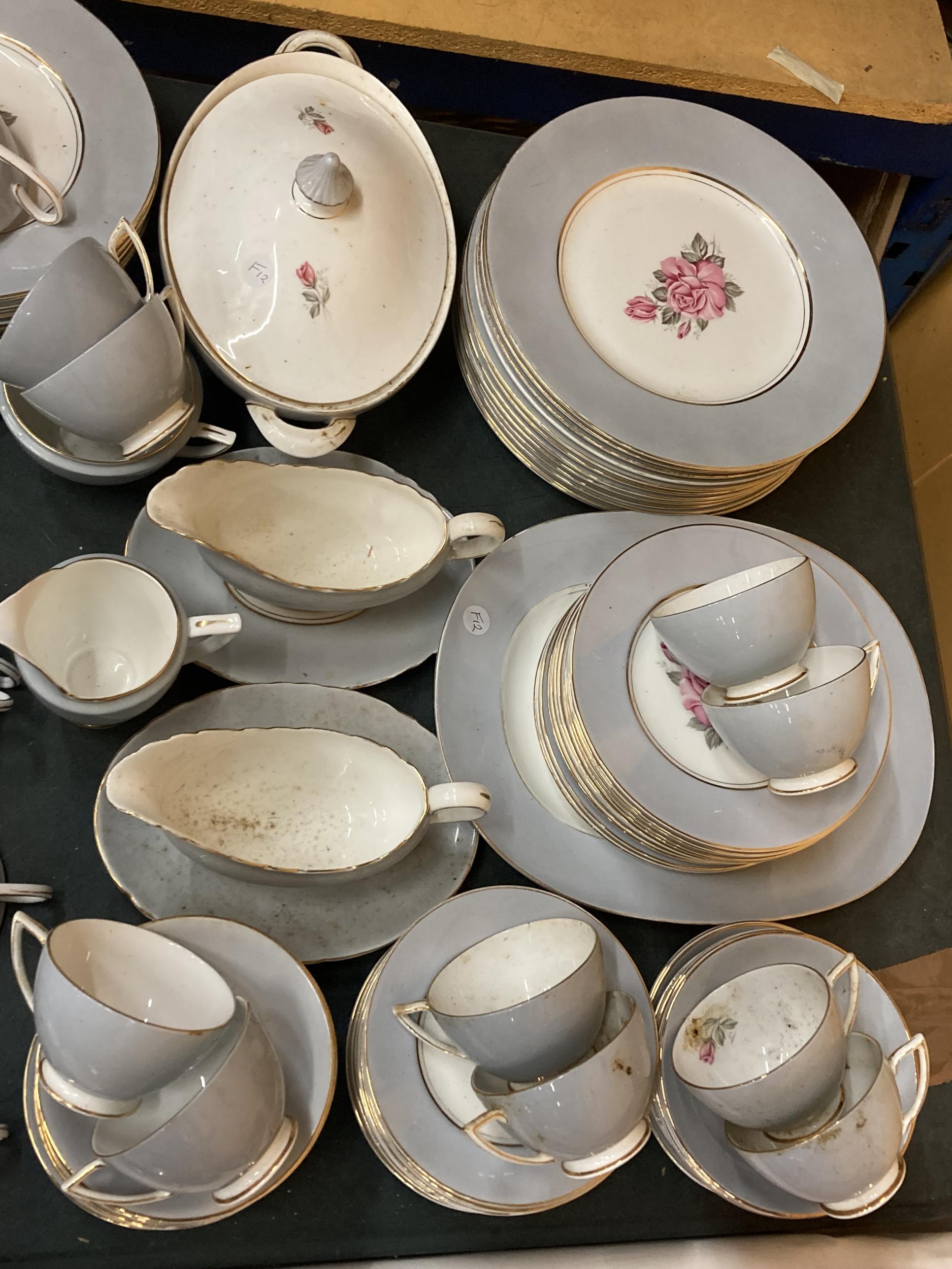 A LARGE QUANTITY OF SHELLEY DINNERWARE IN GREY WITH A PINK ROSE DECORATION TO INCLUDE VARIOUS - Image 3 of 6