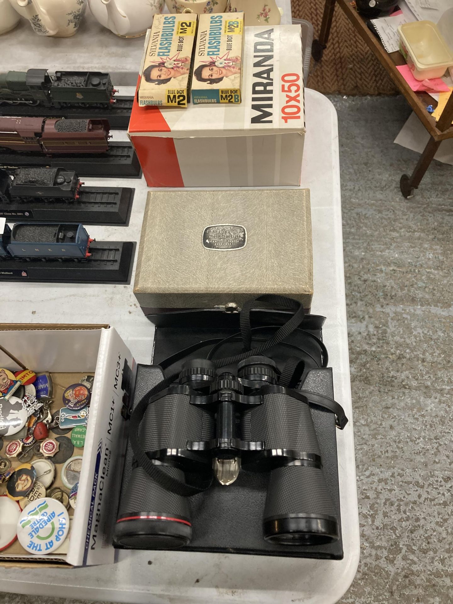 A PAIR OF MIRANDA BINOCULARS IN CASE TOGETHER WITH A G B BELL AND HOWELL AUTO LOAD TURRET CINE