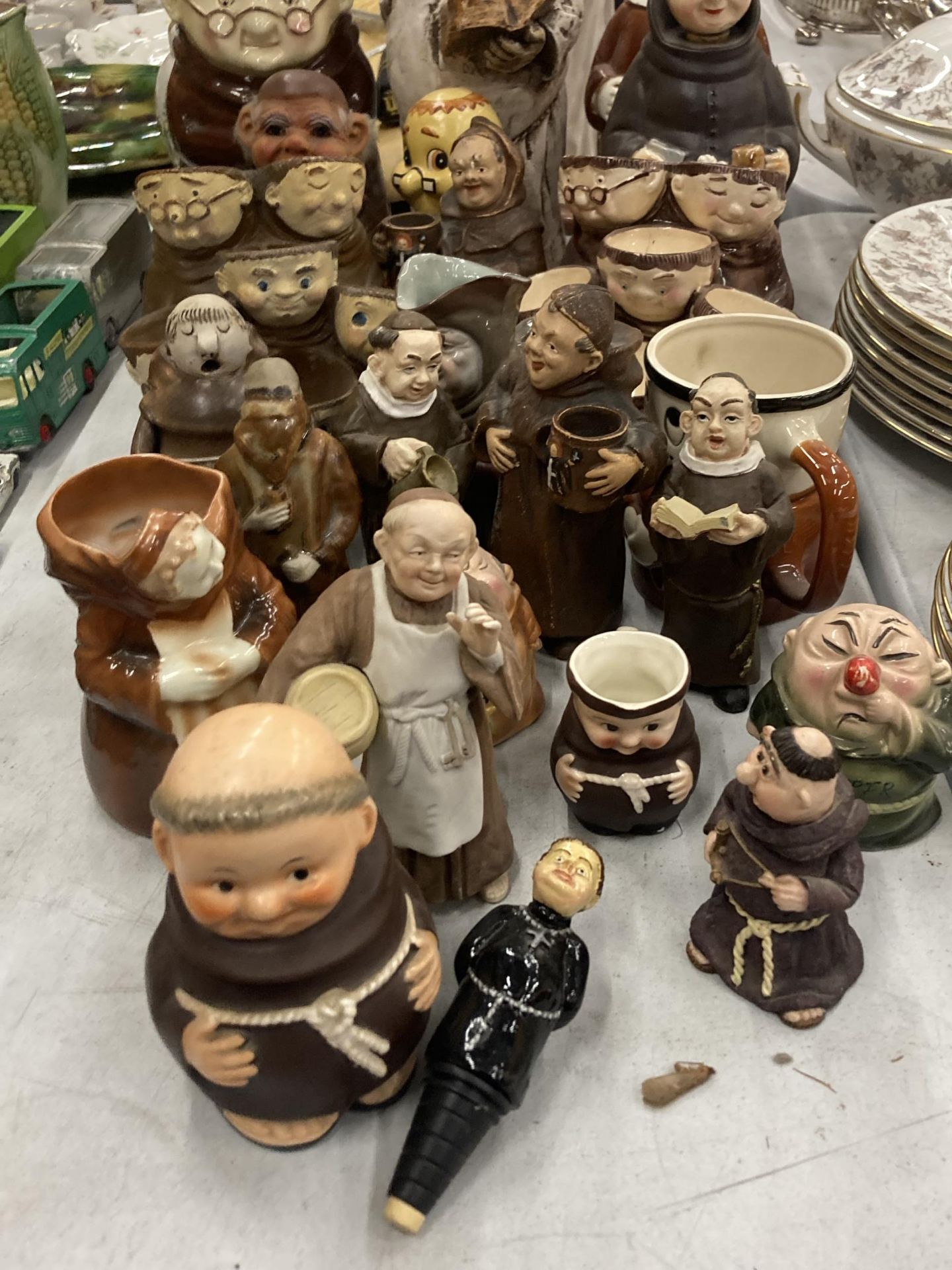 A LARGE COLLECTION OF VINTAGE MONK FIGURES - Image 2 of 5