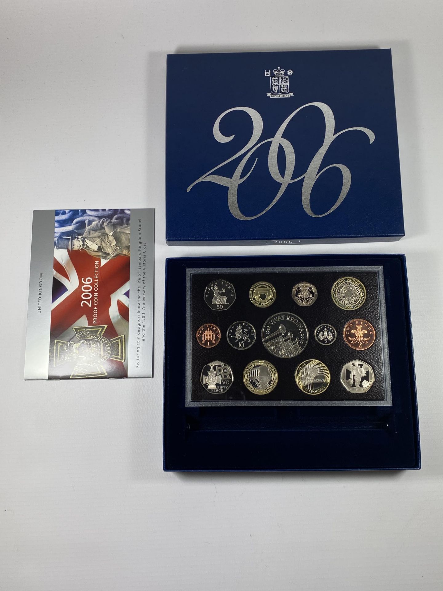 A 2006 ROYAL MINT CASED PROOF COIN SET