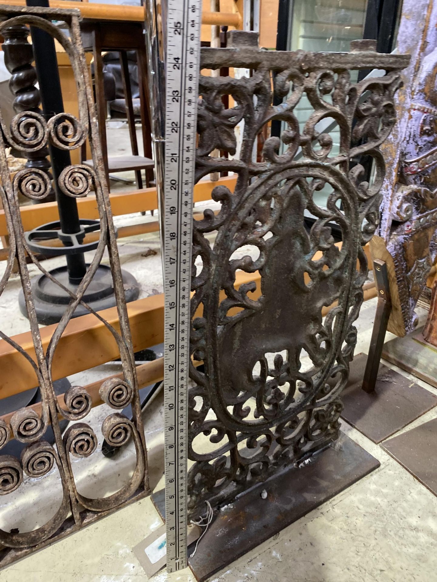 A CAST METAL ORNATE PLAQUE ON STAND, 24.5" HIGH - Image 2 of 2