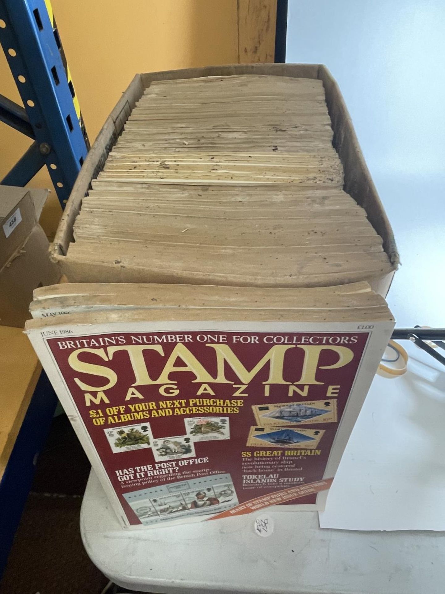 A LARGE QUANTITY OF STAMP MAGAZINES