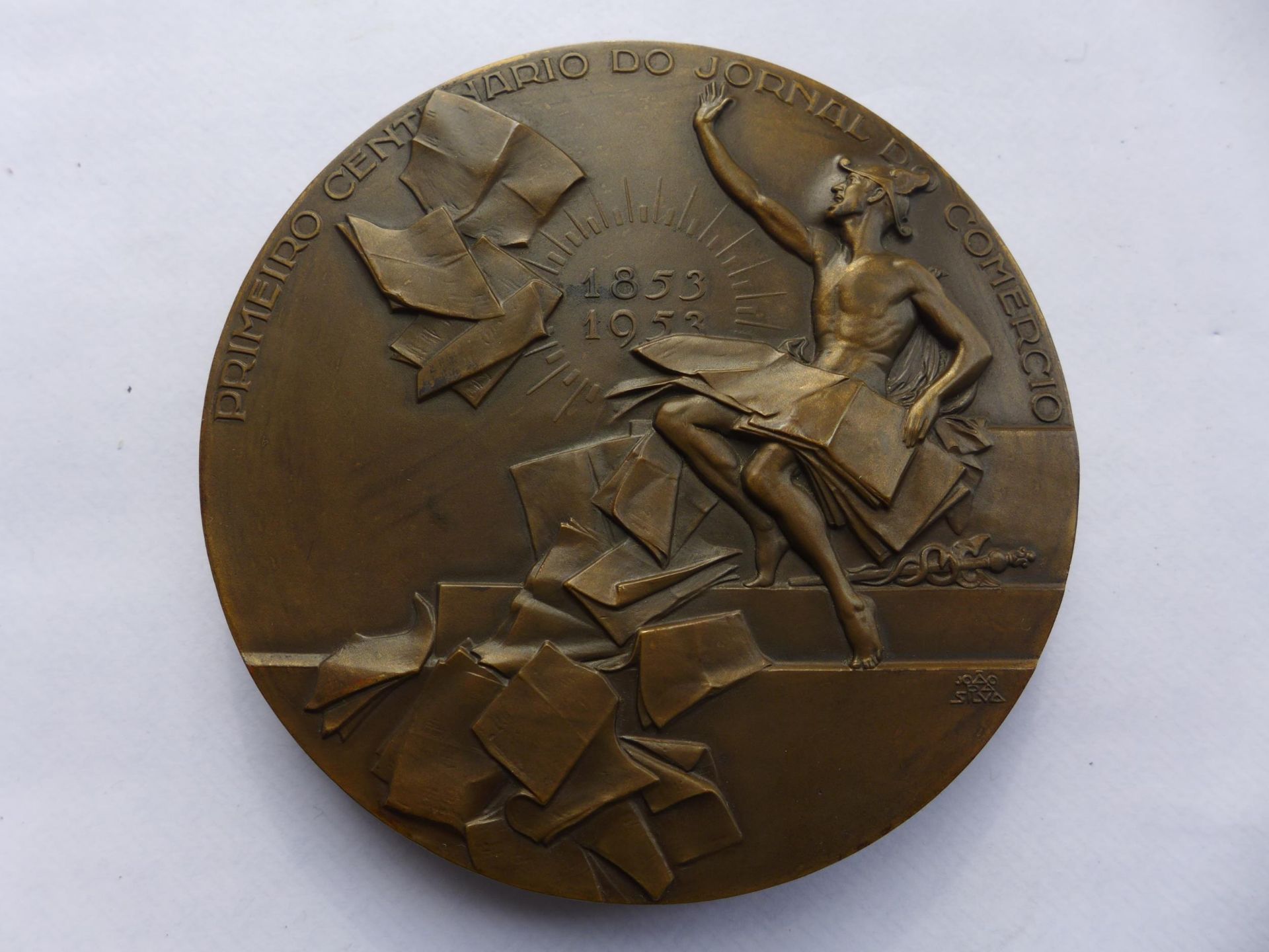 A LARGE BRONZE MARIA II OF PORTUGAL MEDAL DATED 1953, 90MM, BY JAO DA SILVA - Image 3 of 4