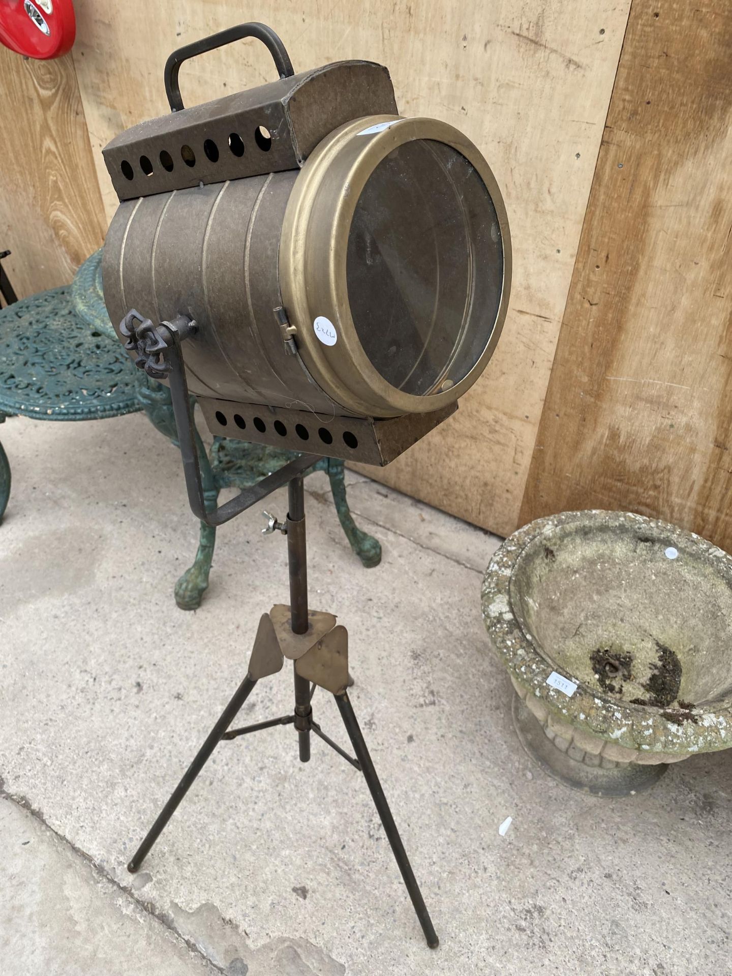 A VINTAGE STYLE THEARTE LIGHT FLOOR LAMP WITH TRIPOD BASE - Image 2 of 7