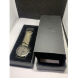 A VINCERO CHRONOGRAPH WRIST WATCH IN A PRESENTATION BOX SEEN WORKING BUT NO WARRANTY