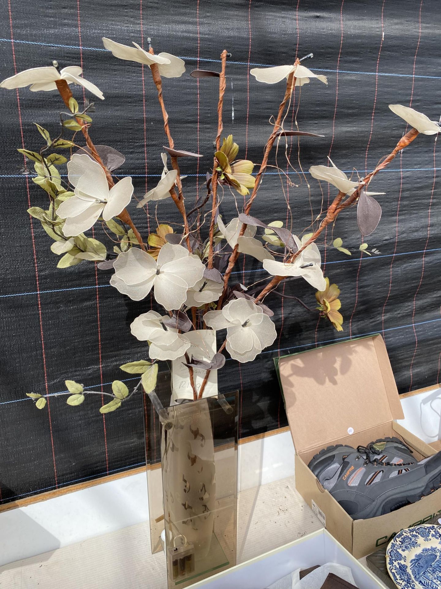 TWO PAIRS OF LADIES BOOTS AND A DECORATIVE GLASS VASE - Bild 3 aus 3