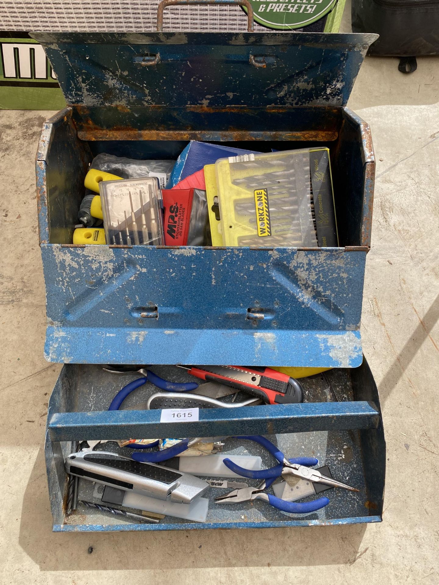 A METAL TOOL BOX CONTAINING AN ASSORTMENT OF TOOLS TO INCLUDE DRILL BITS AND SCREW DRIVERS ETC