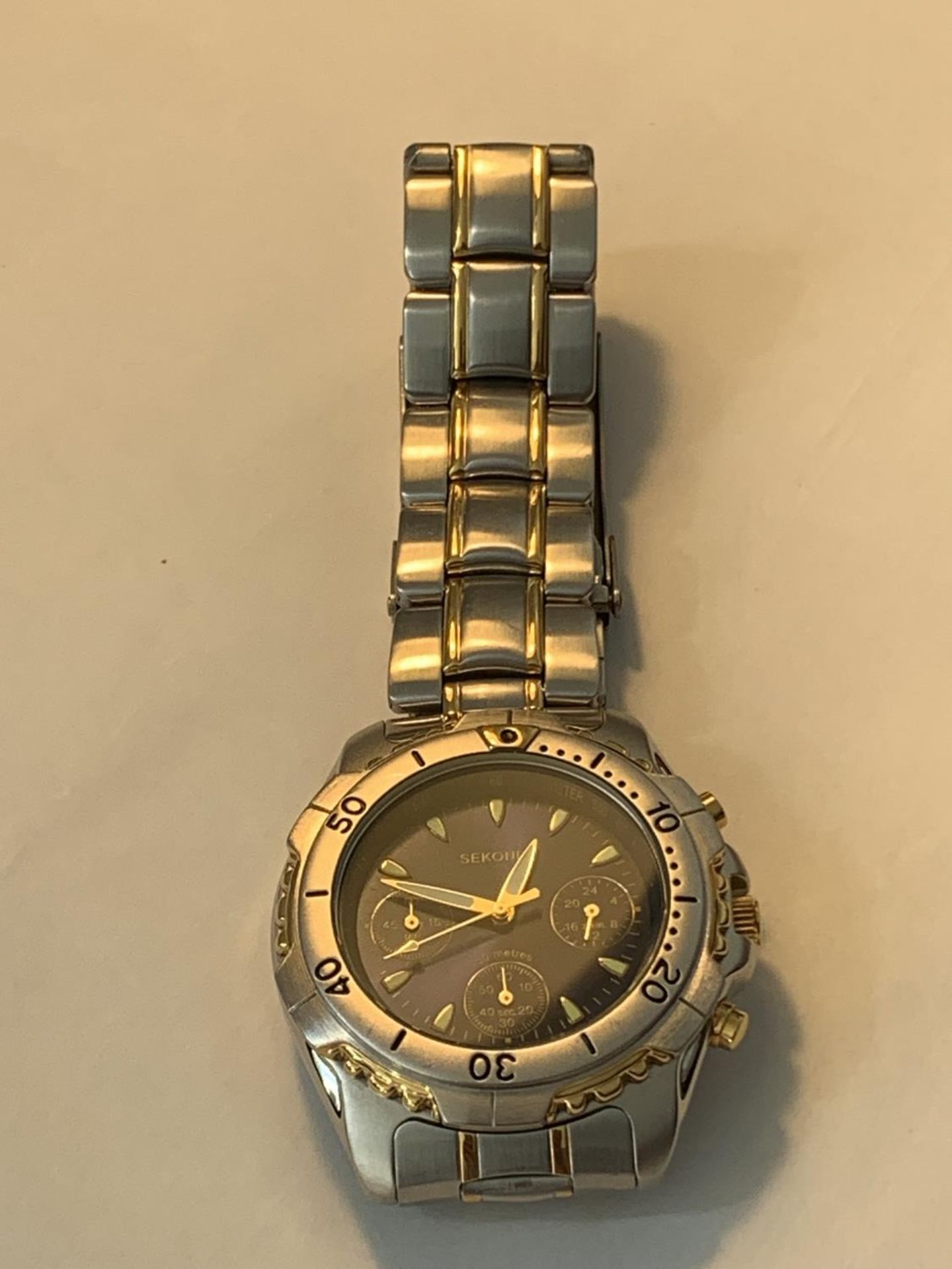 A SECONDA WRISTWATCH SEEN WORKING BUT NO WARRANTY