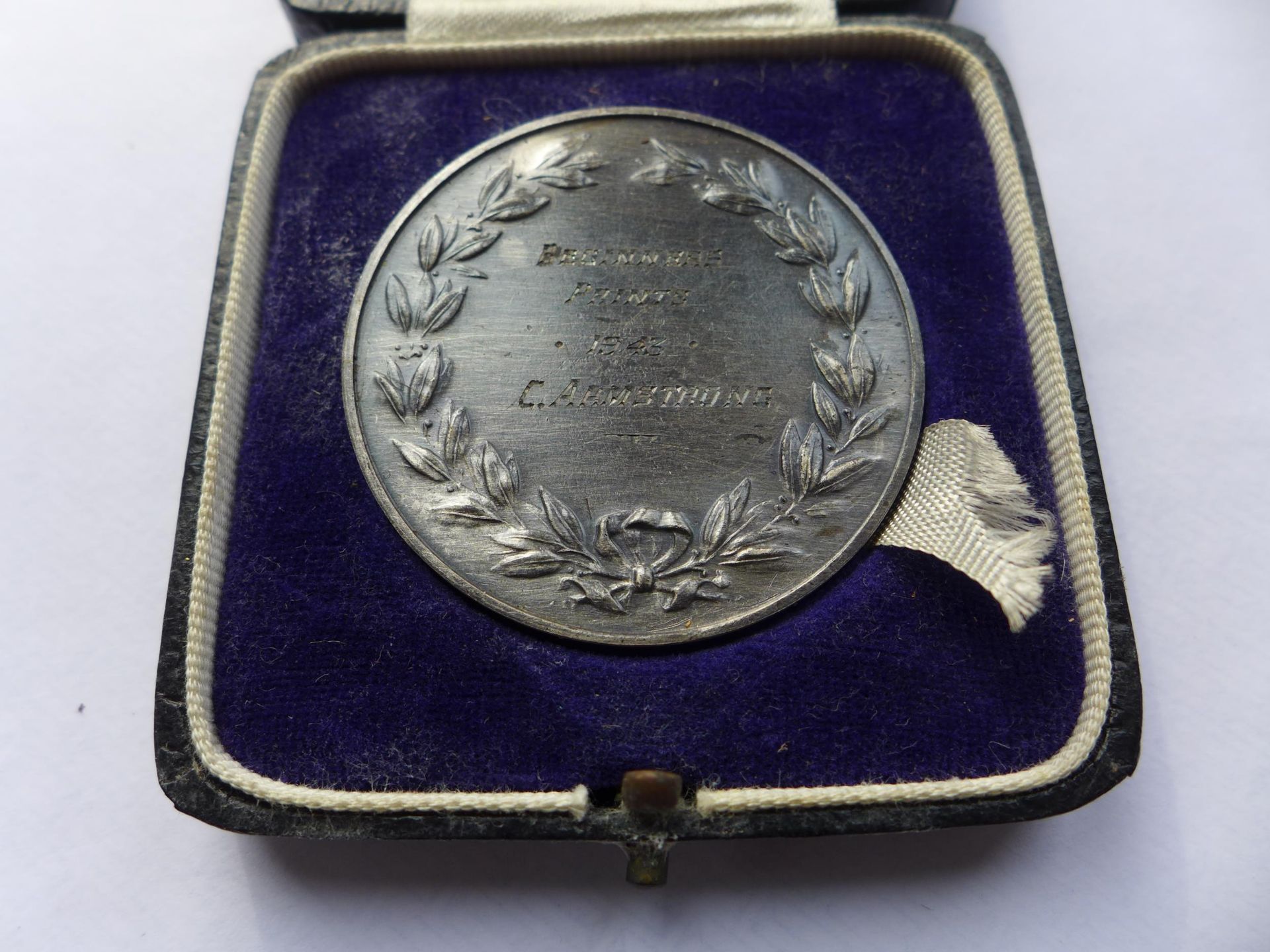 A CASED MANCHESTER AMATEUR PHOTOGRAPHY PRIZE MEDAL AWARDED TO C.ARMSTRONG 1943, 45MM, BY FATTORINI - Image 2 of 2