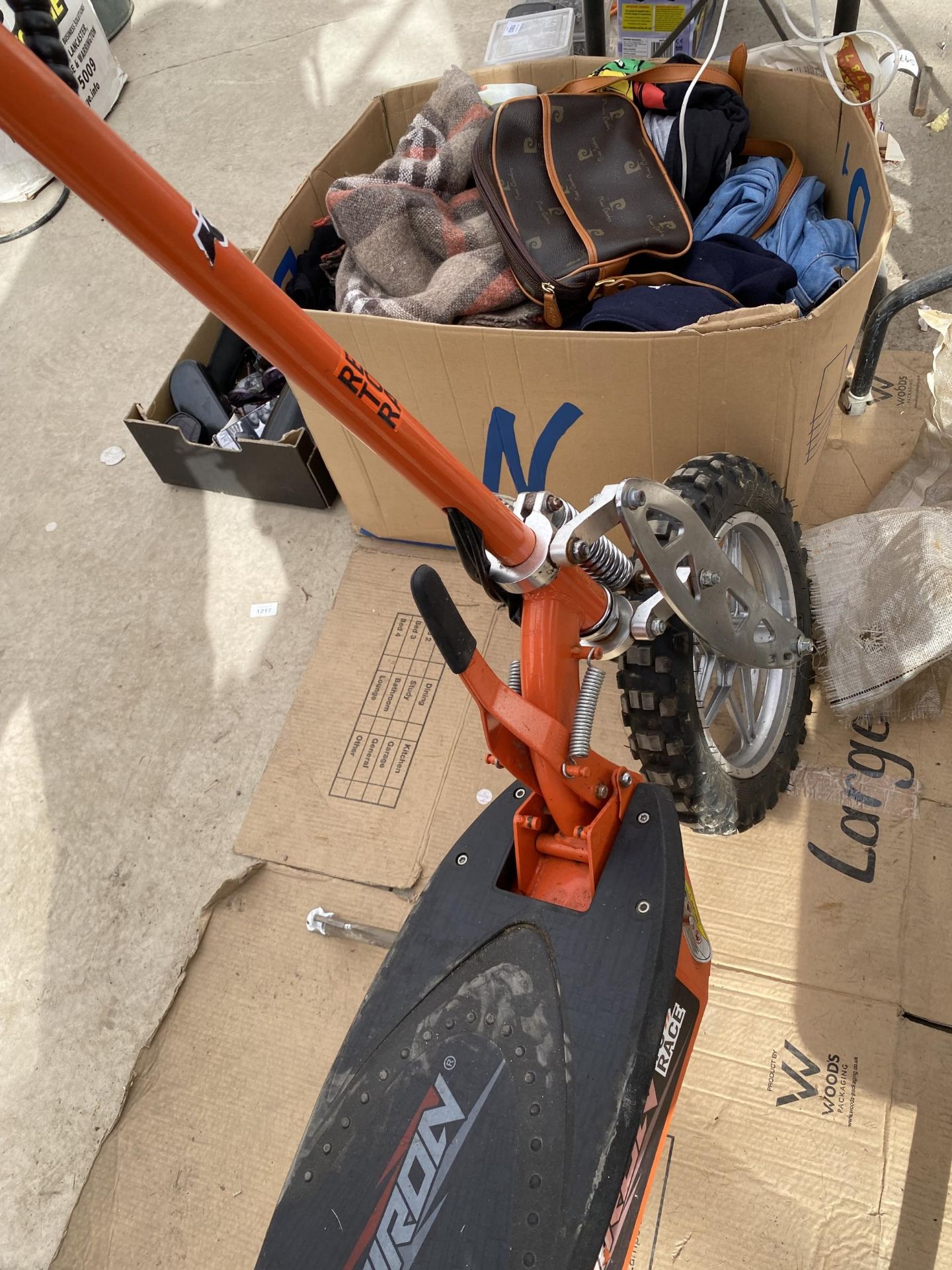 A VIRON READY TO RACE ELECTRIC SCOOTER/BIKE TWO KEYS AND CHARGER IN THE OFFICE - Image 4 of 5