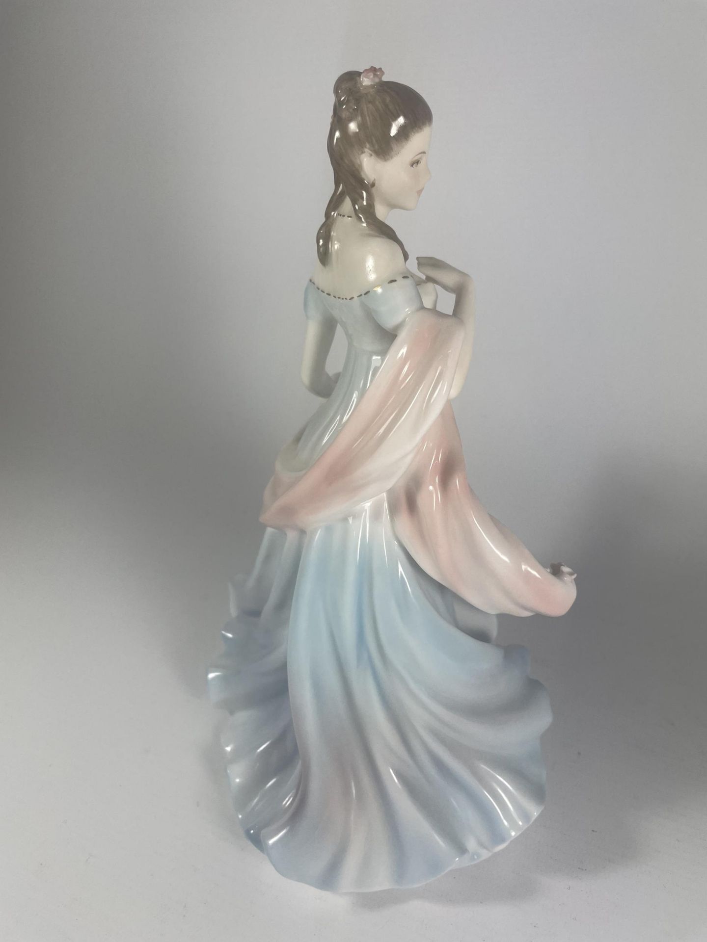 A ROYAL WORCESTER WITH ALL MY HEART LADY FIGURE - Image 3 of 5